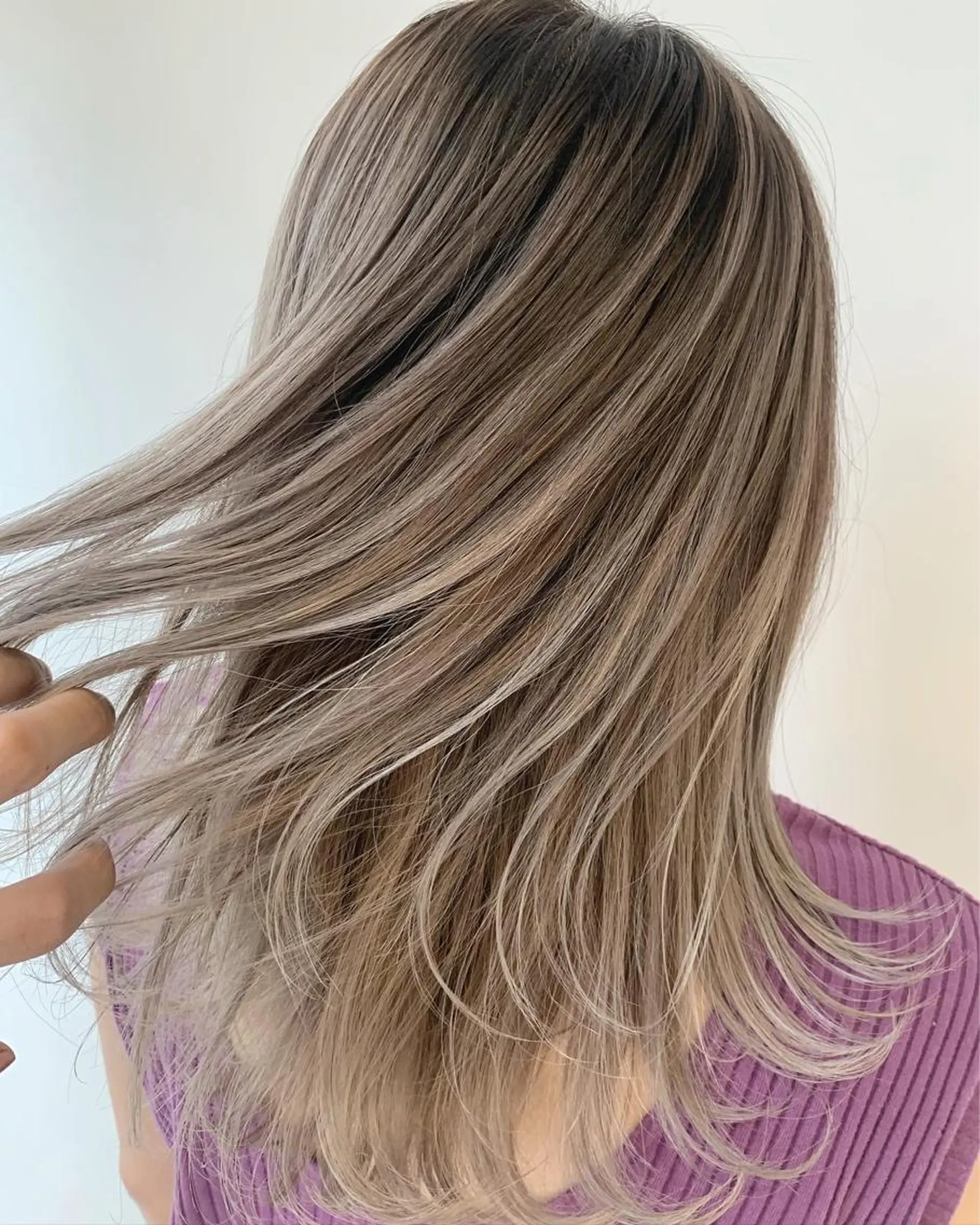 セミロング カラー ヘアアレンジ ベージュカラー 透明感カラー ホワイトベージュ 阿部 圭悟のヘアスタイル
