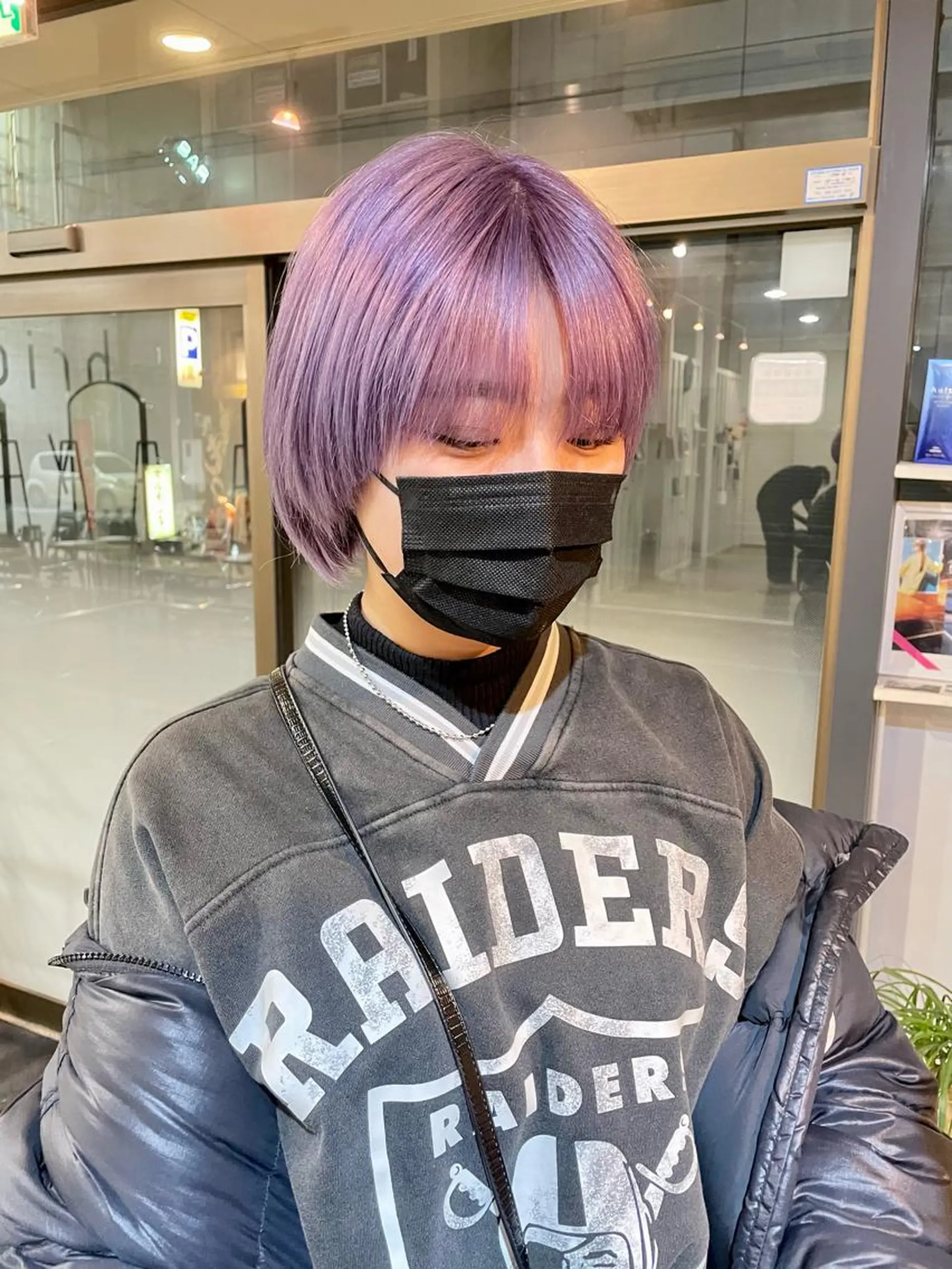 ショート カラー ブリーチ ラベンダーカラー 小関 仁晴のヘアスタイル