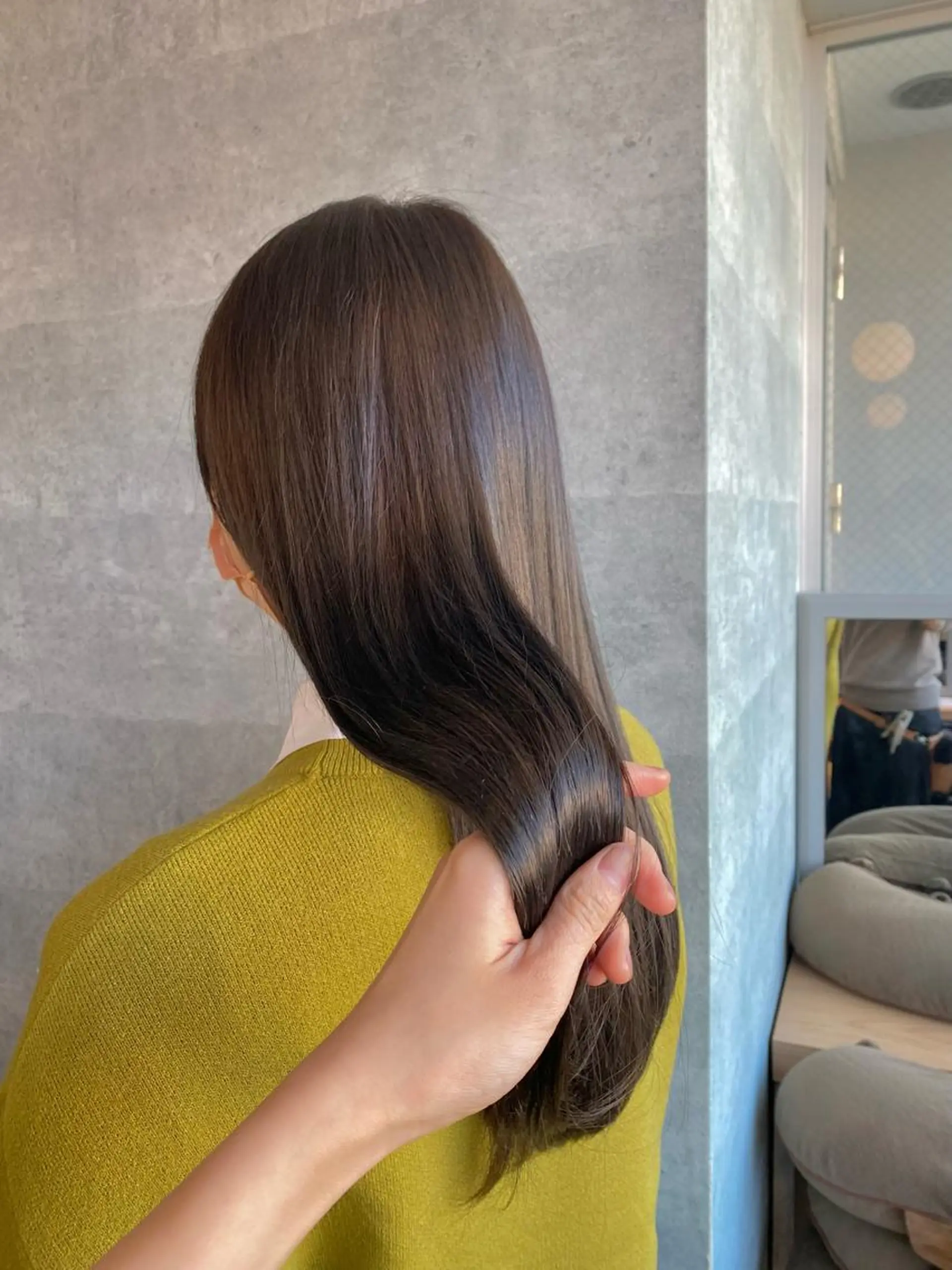 カラー ROMA銀座店所属・小林 萌生のヘアスタイル