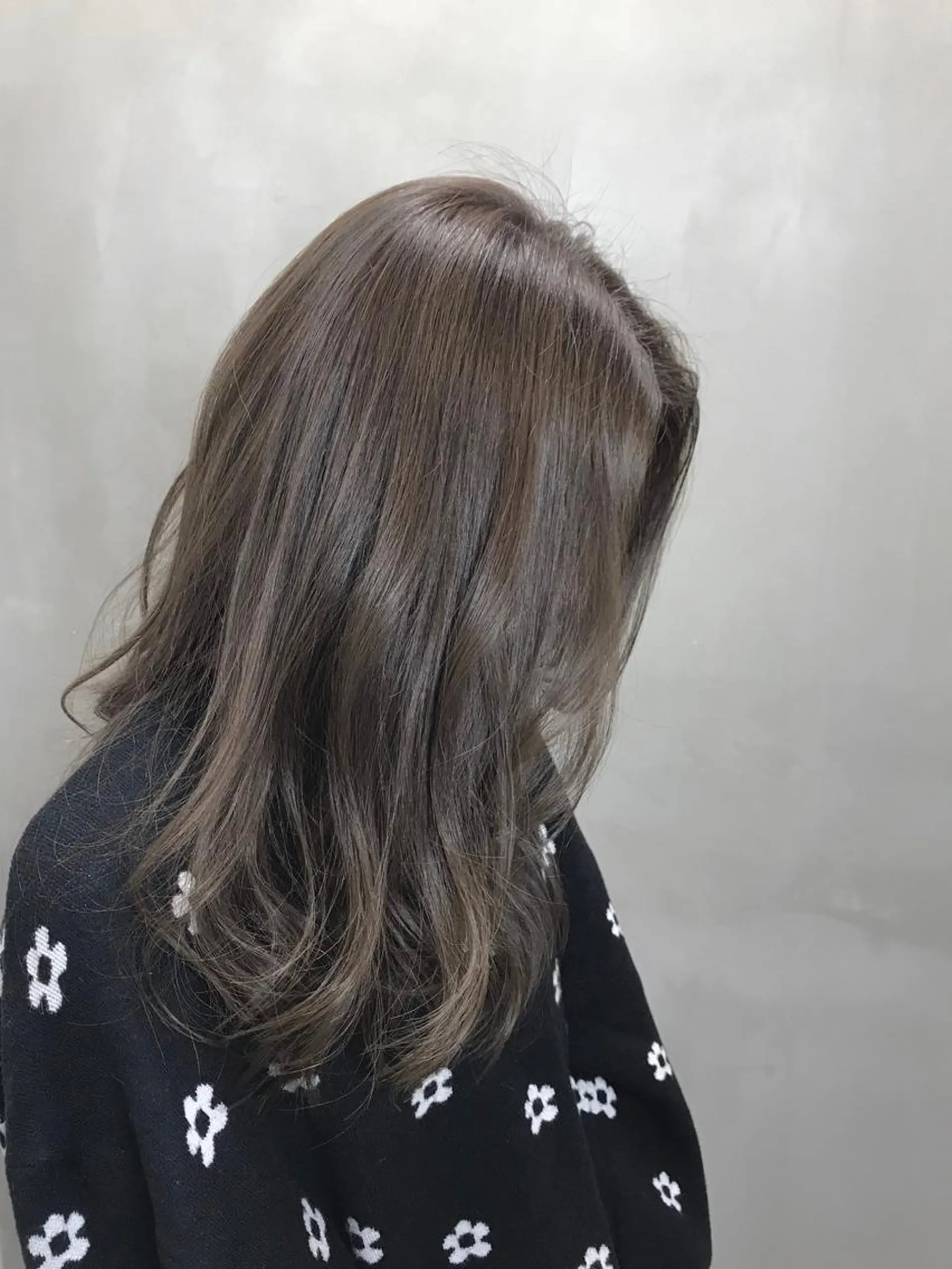ロング カラー アッシュ 【透明感、艶髪】西村 有司のヘアスタイル