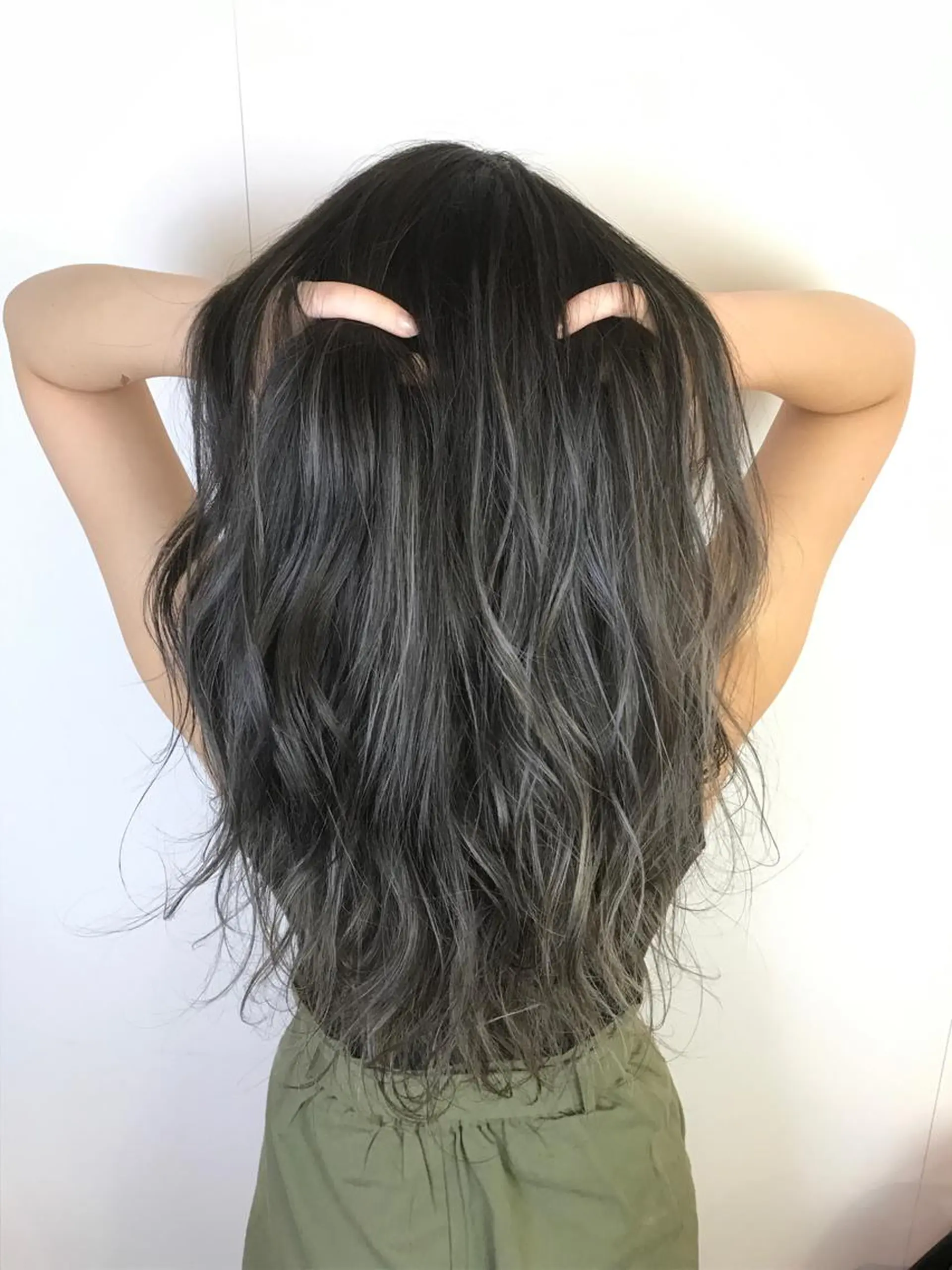 ロング アッシュ ハイライト ヘアカラー ブリーチカラー☆ 再生トリートメントのヘアスタイル