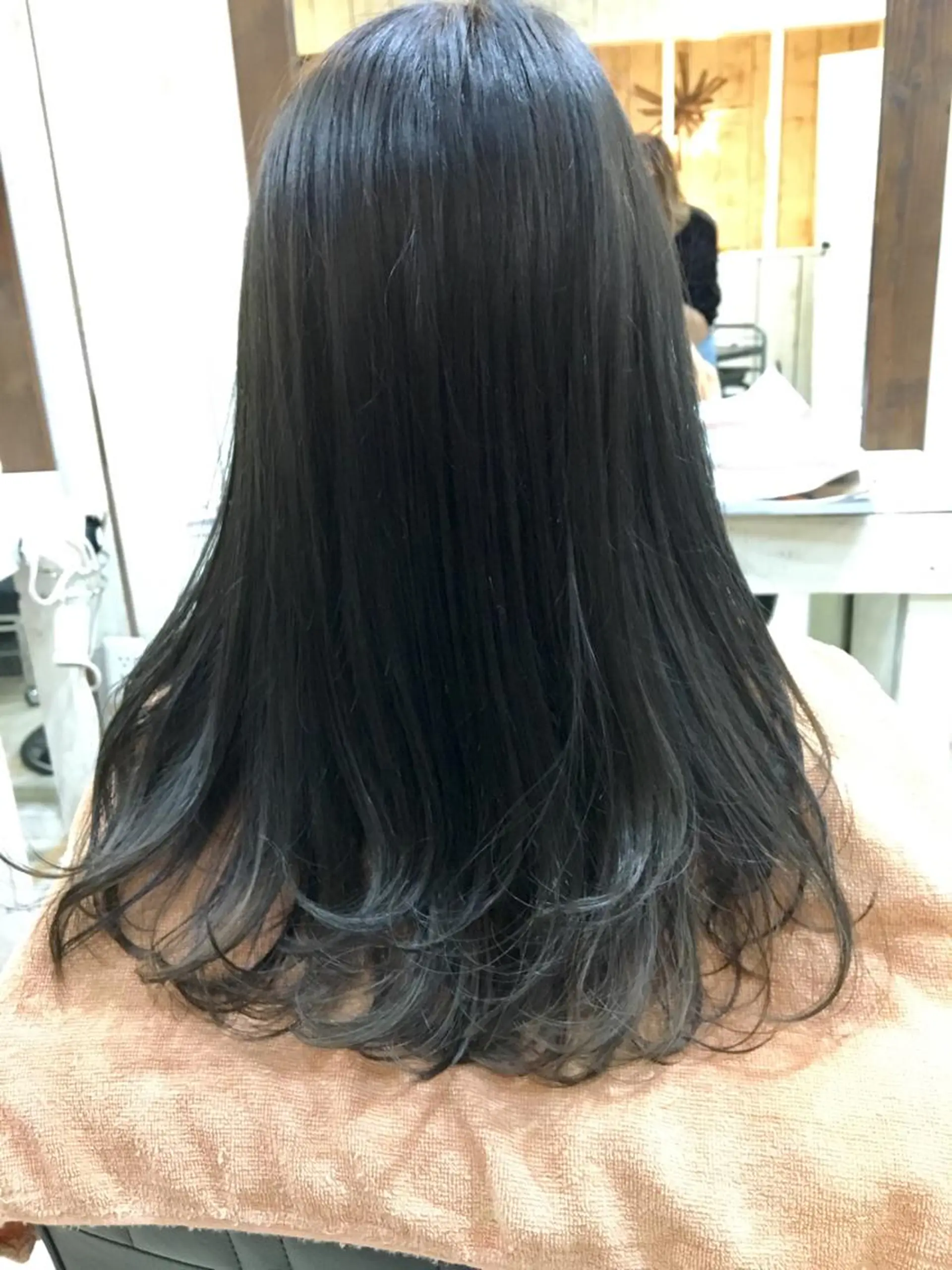 ロング ハイライト ade omotesando所属・鷺谷 玲奈のヘアスタイル