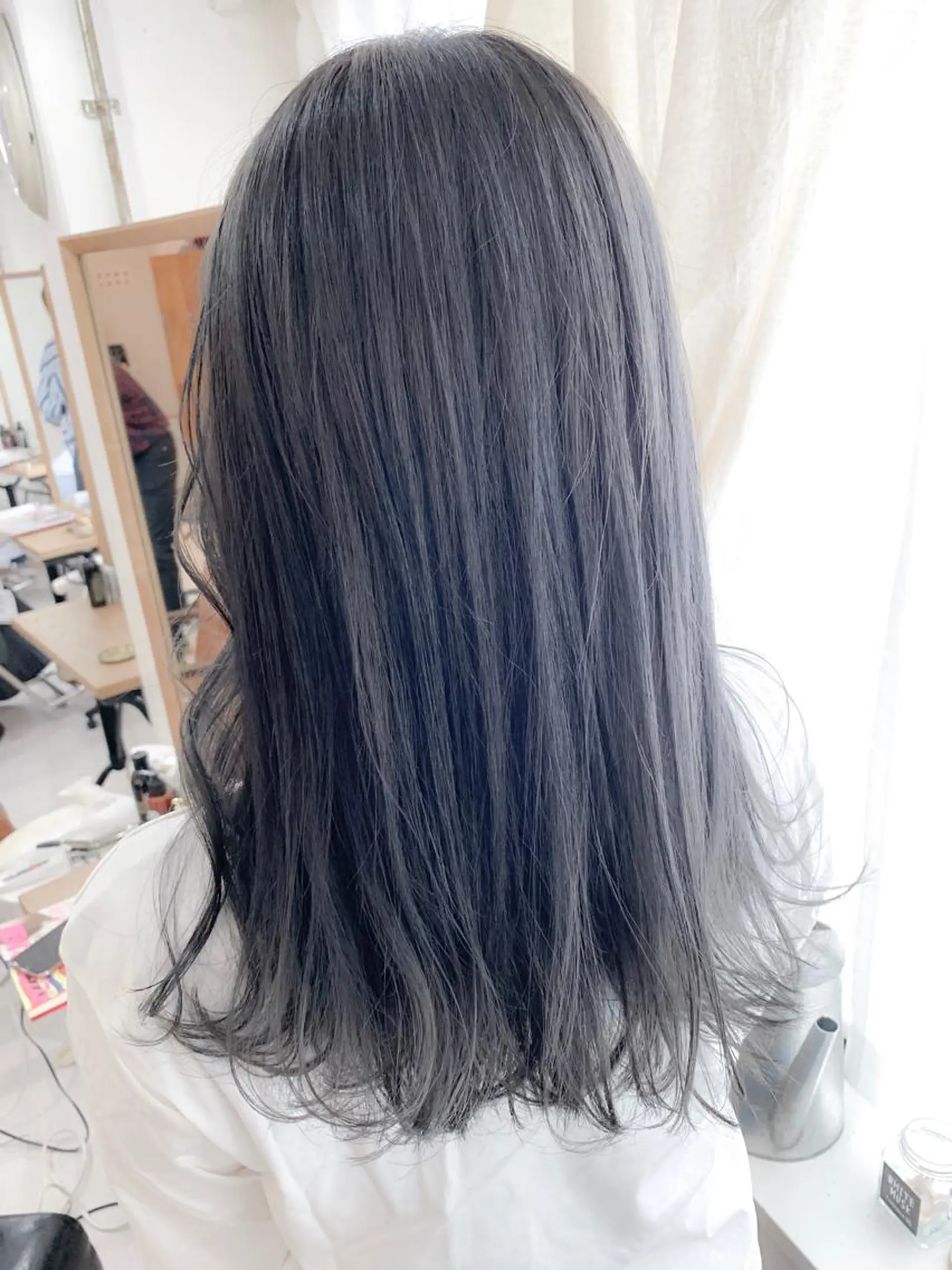 セミロング カラー 黒髪 ブリーチ ブルーカラー ブルーブラック 透明感カラー ヘアカラー BOX mico.のヘアスタイル