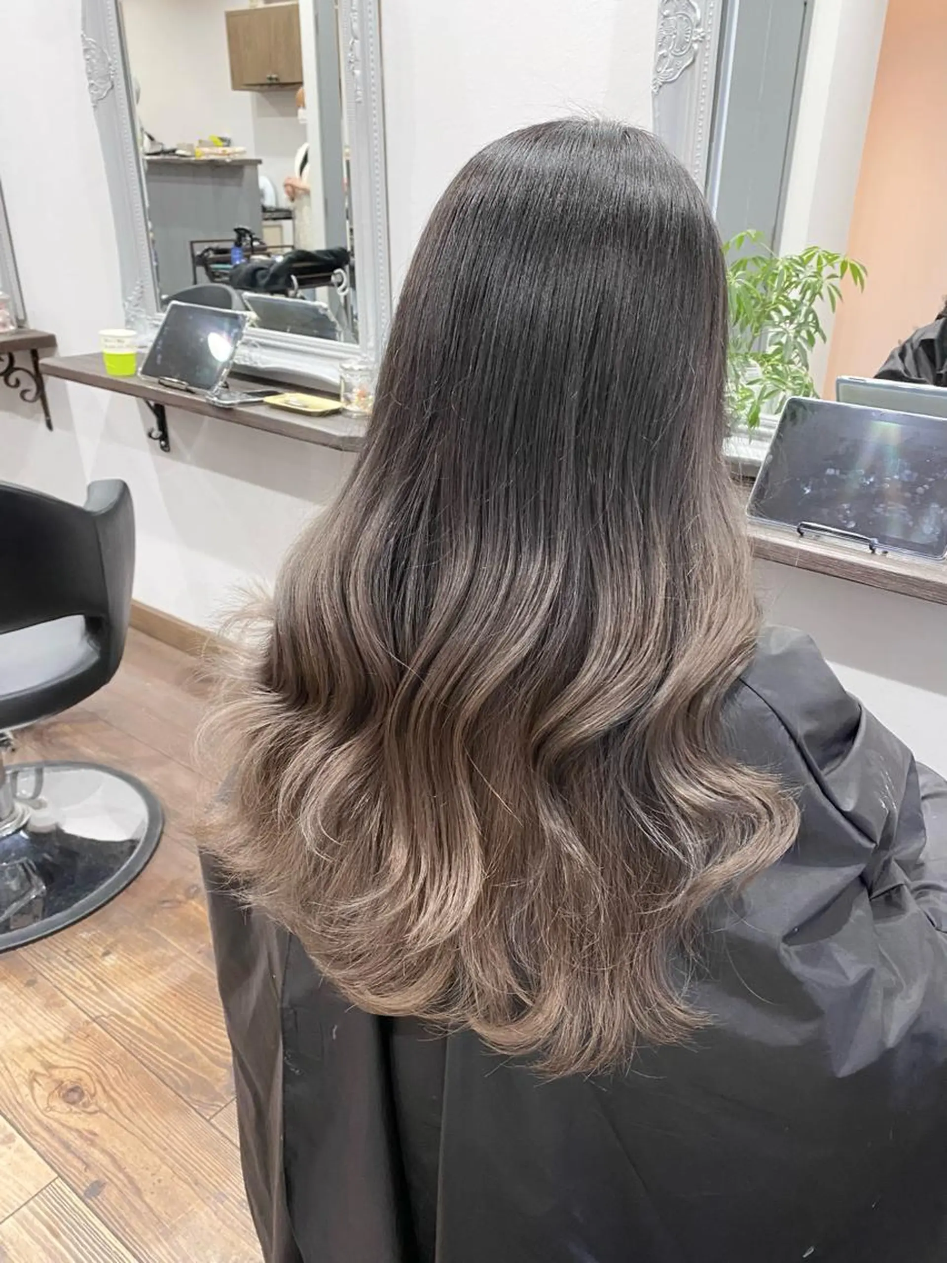 ロング ヘアカラー バレイヤージュ 隅中秀弥のヘアスタイル