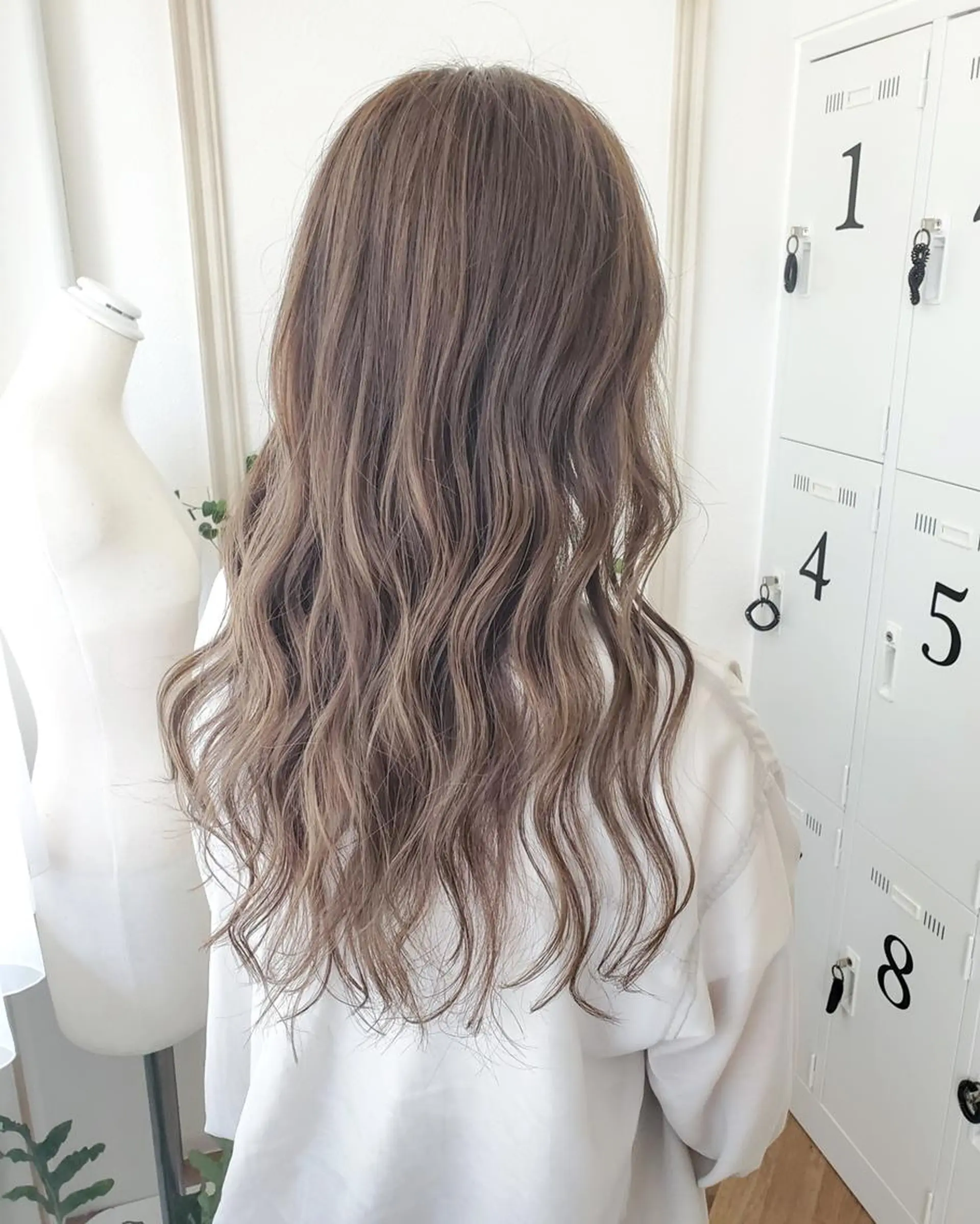 セミロング カラー ブリーチ 透明感カラー グレージュ ブリーチなしカラー belta 姫路山吹 カラーモデル募集のヘアスタイル