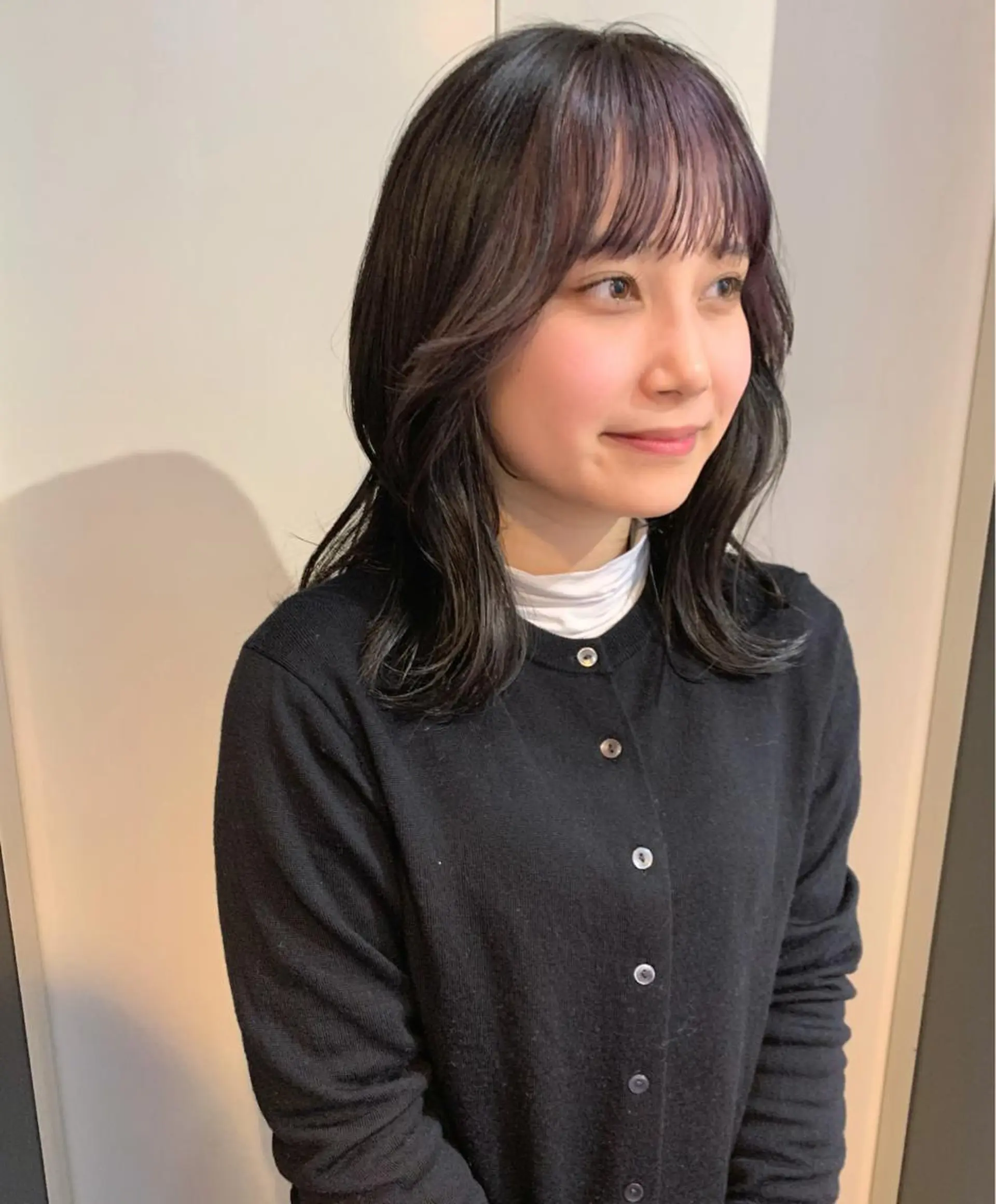 ミディアム カラー カット ヘアカラー SAKINO． ベージュカラーのヘアスタイル
