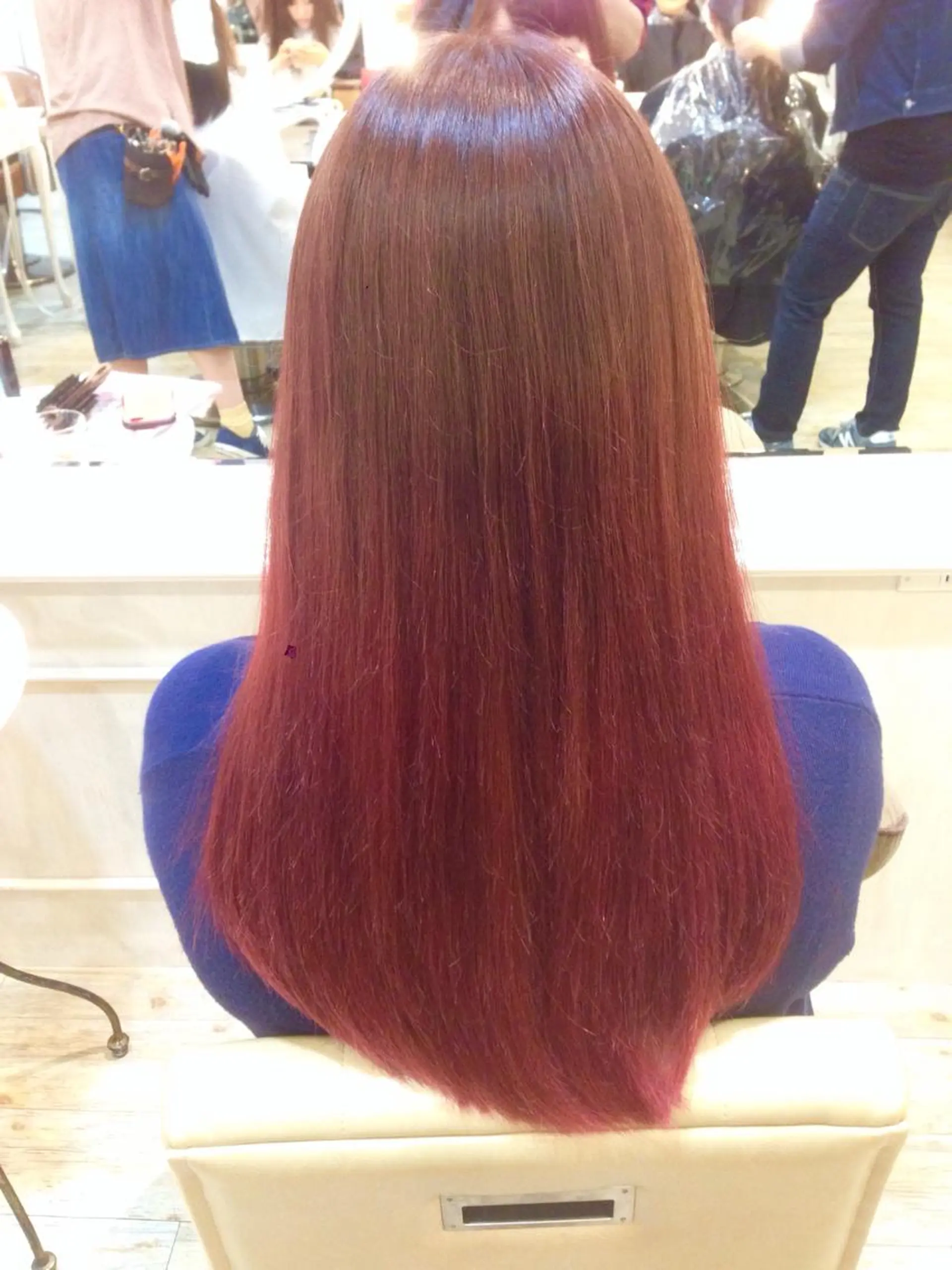 ロング カラー グラデーションカラー レッドカラー バイオレットカラー 小倉 聖也のヘアスタイル