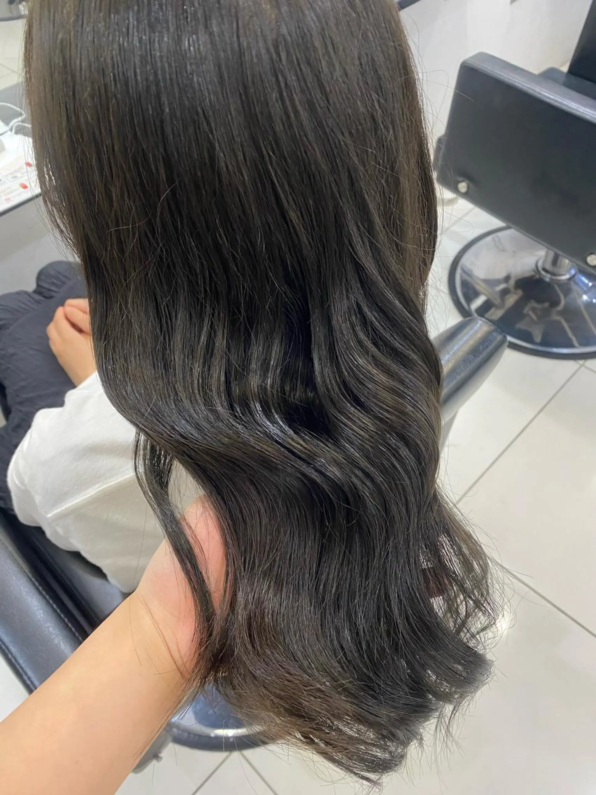 セミロング カラー グレージュ オリーブグレージュ オリーブグレー 小顔ショート/透明感 カラー/チサトのヘアスタイル