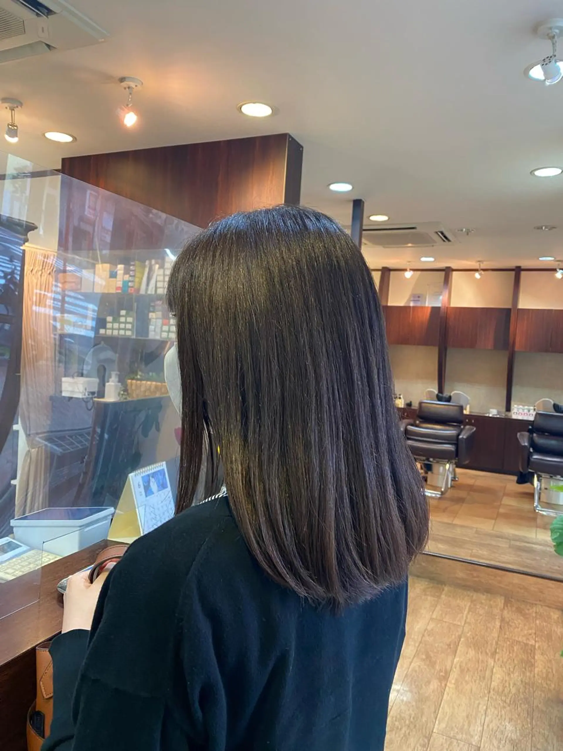 セミロング カラー アッシュ アッシュブラウン ブラウンカラー カット ヘアカラー トリートメント サプリームヘア 飯田みち瑠のヘアスタイル