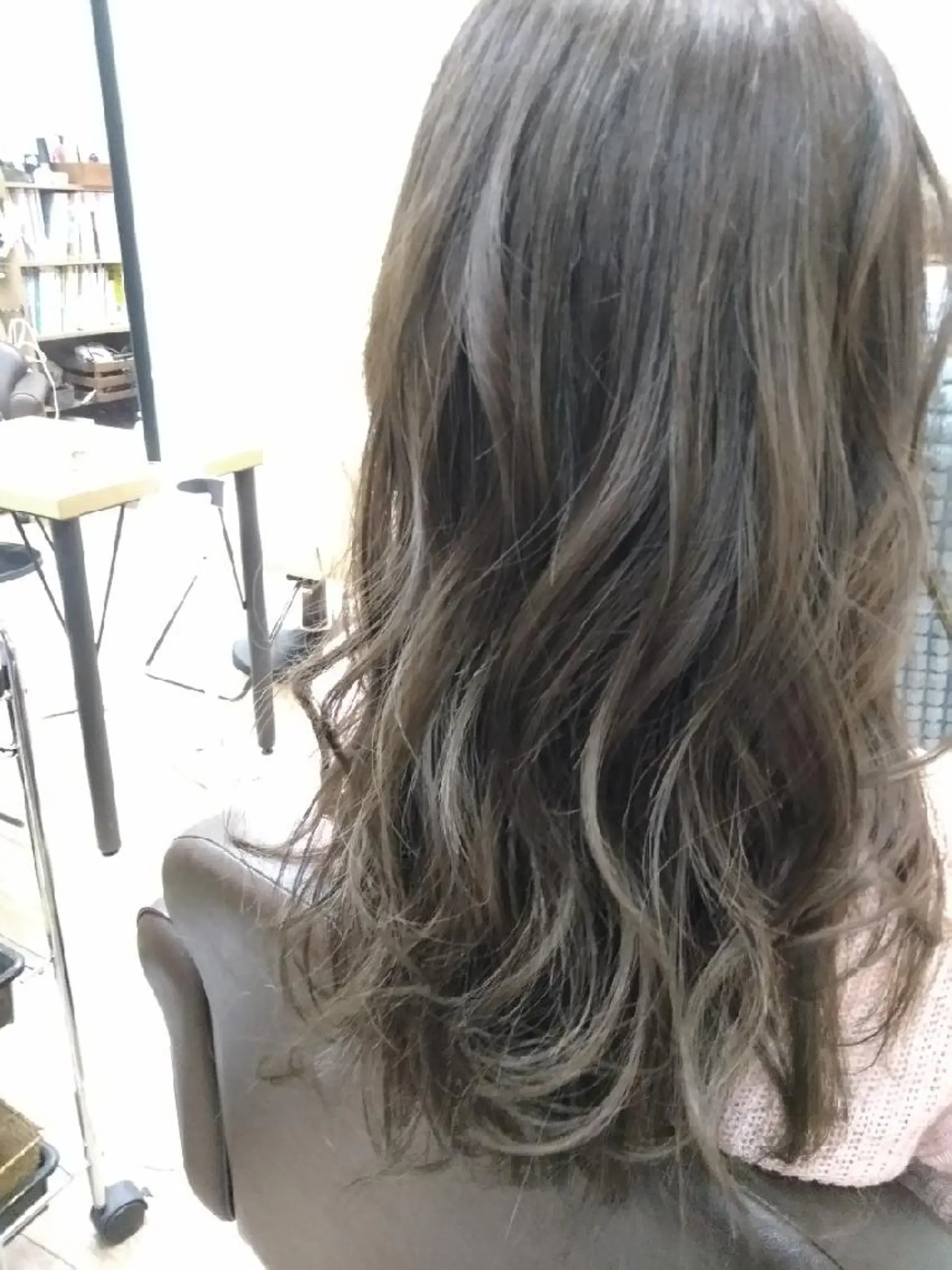 カラー グレージュ ハイライトカラー hase _のヘアスタイル