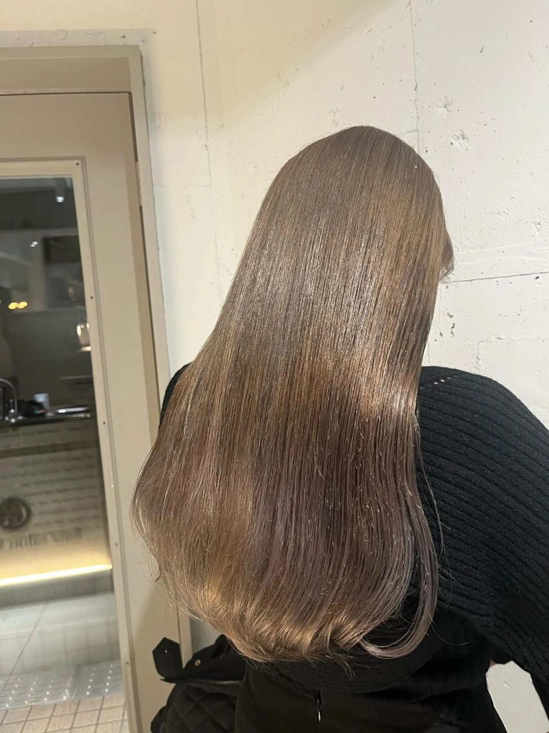 ロング カラー ベージュカラー 透明感カラー ダブルカラー グレージュ ハイトーンカラー ヘアカラー トリートメント ヘッドスパ ヘアセット カジュアルを女っぽく 𝗮𝘆𝗮𝗰𝗼のヘアスタイル