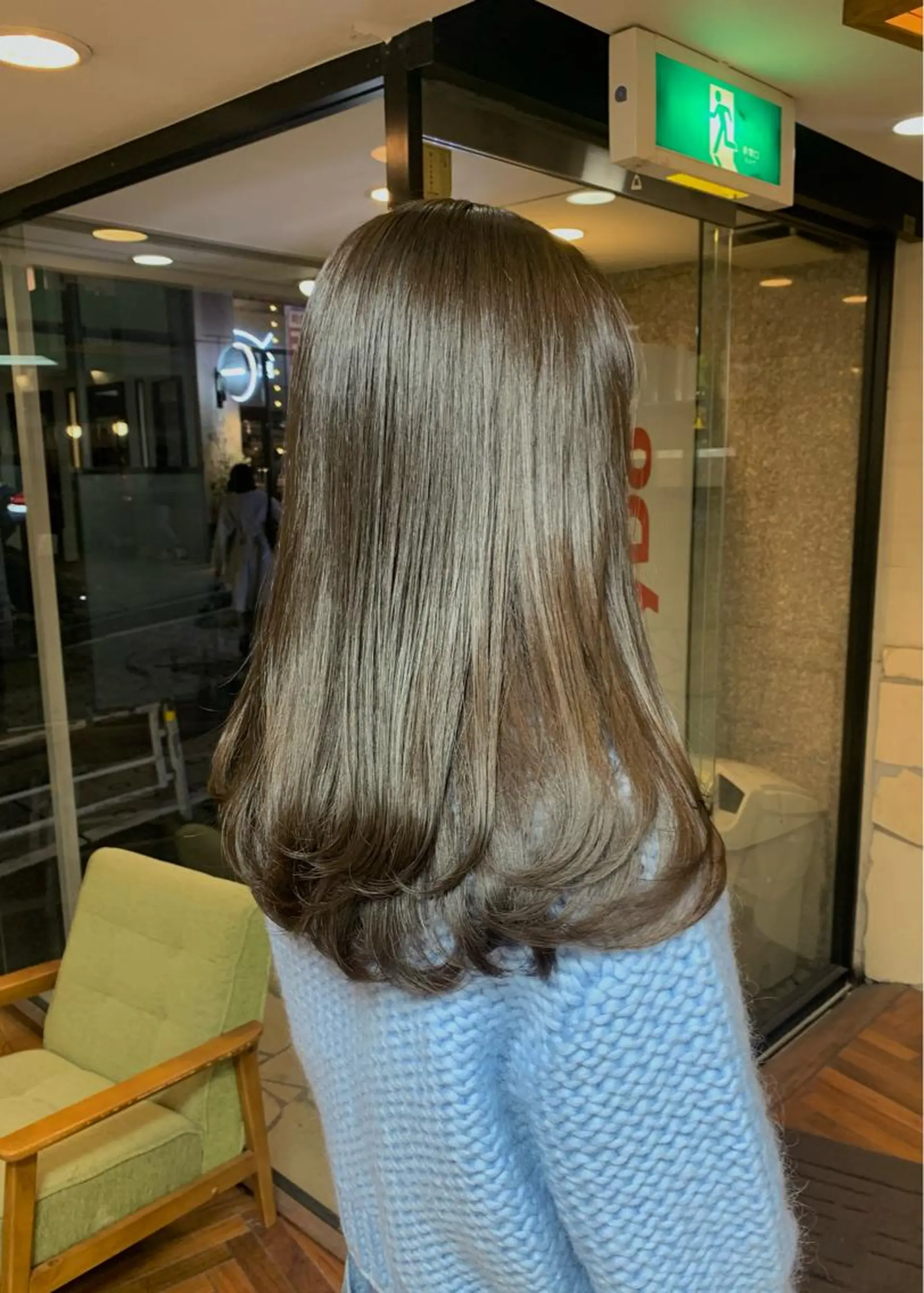 セミロング カラー ベージュカラー ブリーチ ブリーチなしカラー オリーブベージュ レイヤーカット 矢野 晃平のヘアスタイル