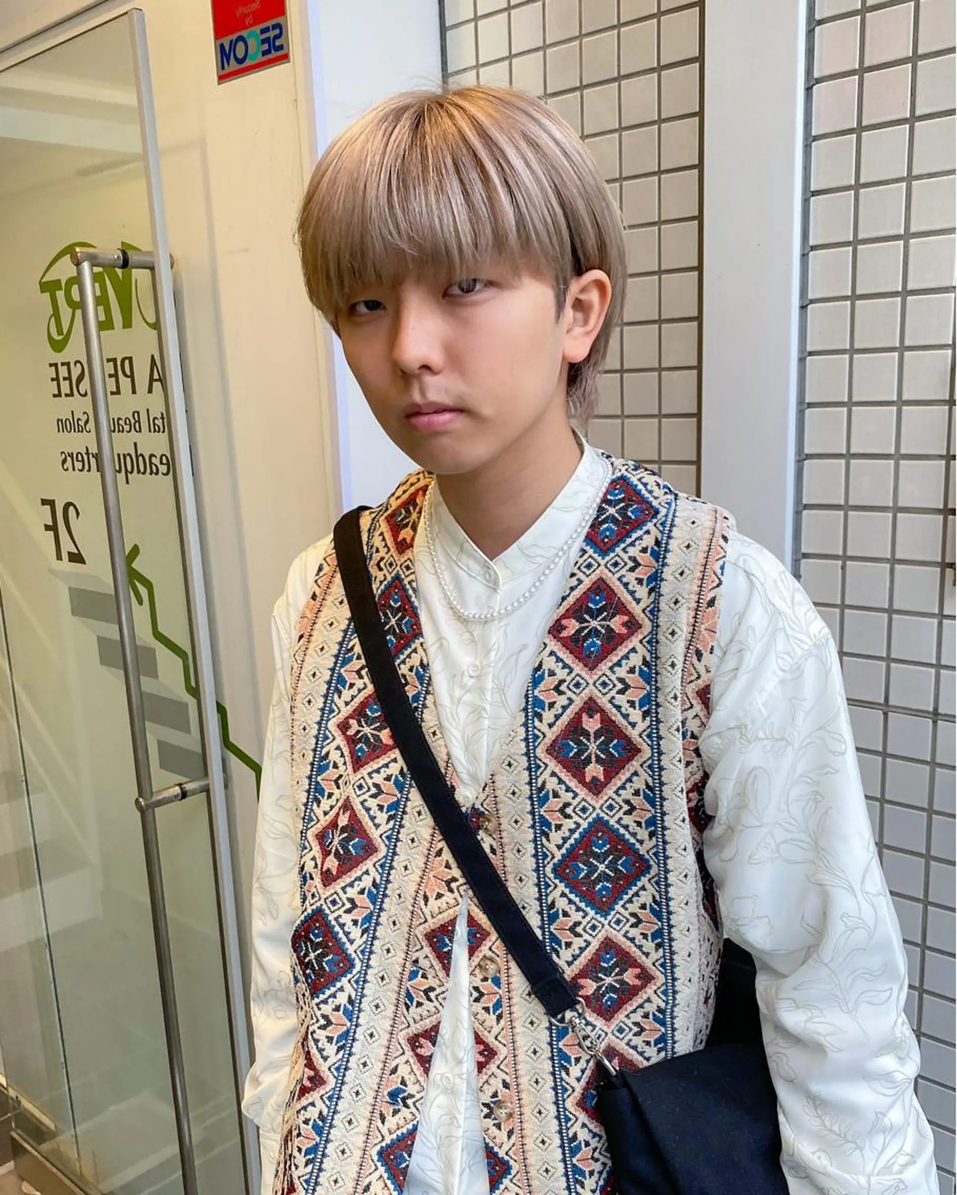 カラー メンズ メンズブリーチ ベージュカラー ブリーチ ホワイトベージュ メンズ/スパイキー ショート/ミツイのヘアスタイル