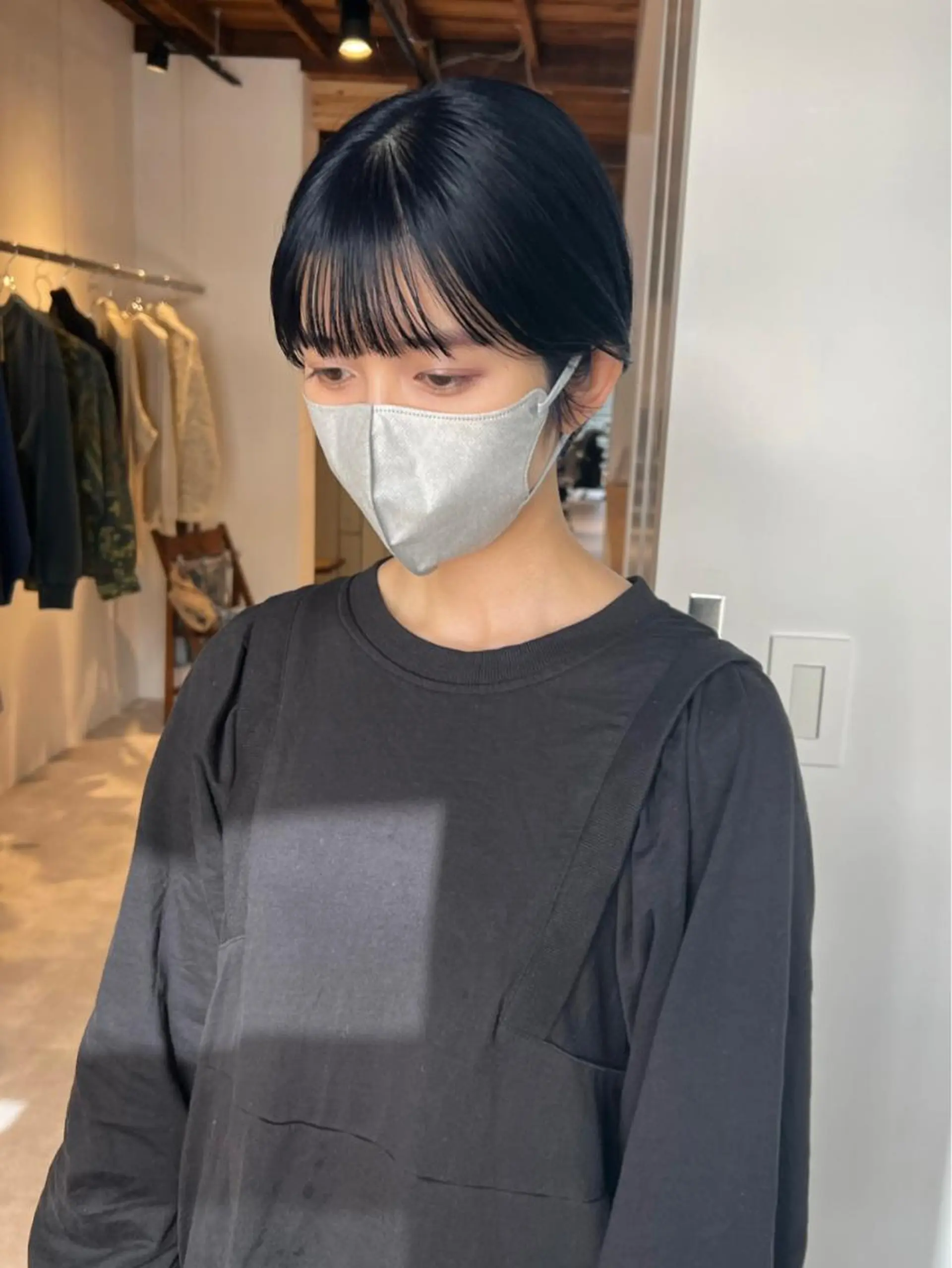 ショート カラー ブリーチ ブルーカラー ダブルカラー io濱川 遥のヘアスタイル