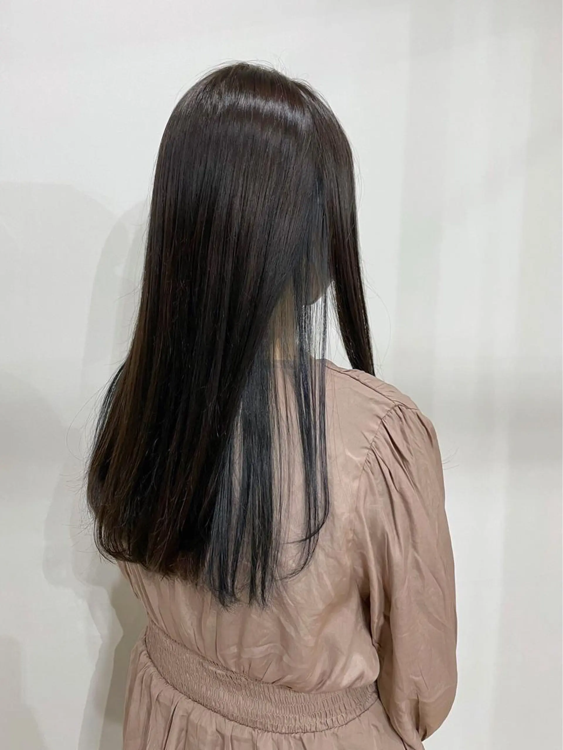 カラー ヘアカラー white.梅田 デザインカラー🦄のヘアスタイル