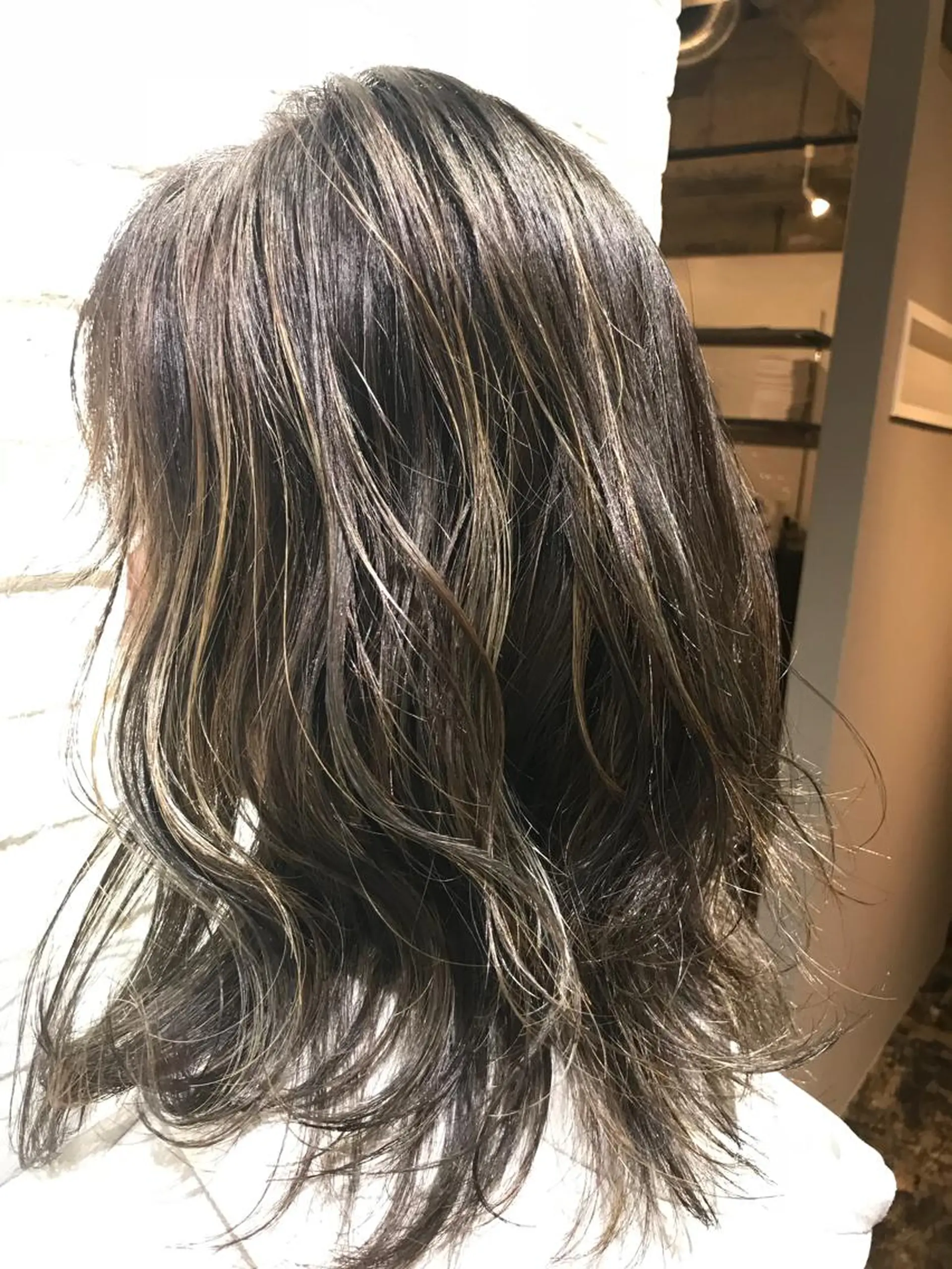 セミロング カラー UMEDA FIGAROのヘアスタイル