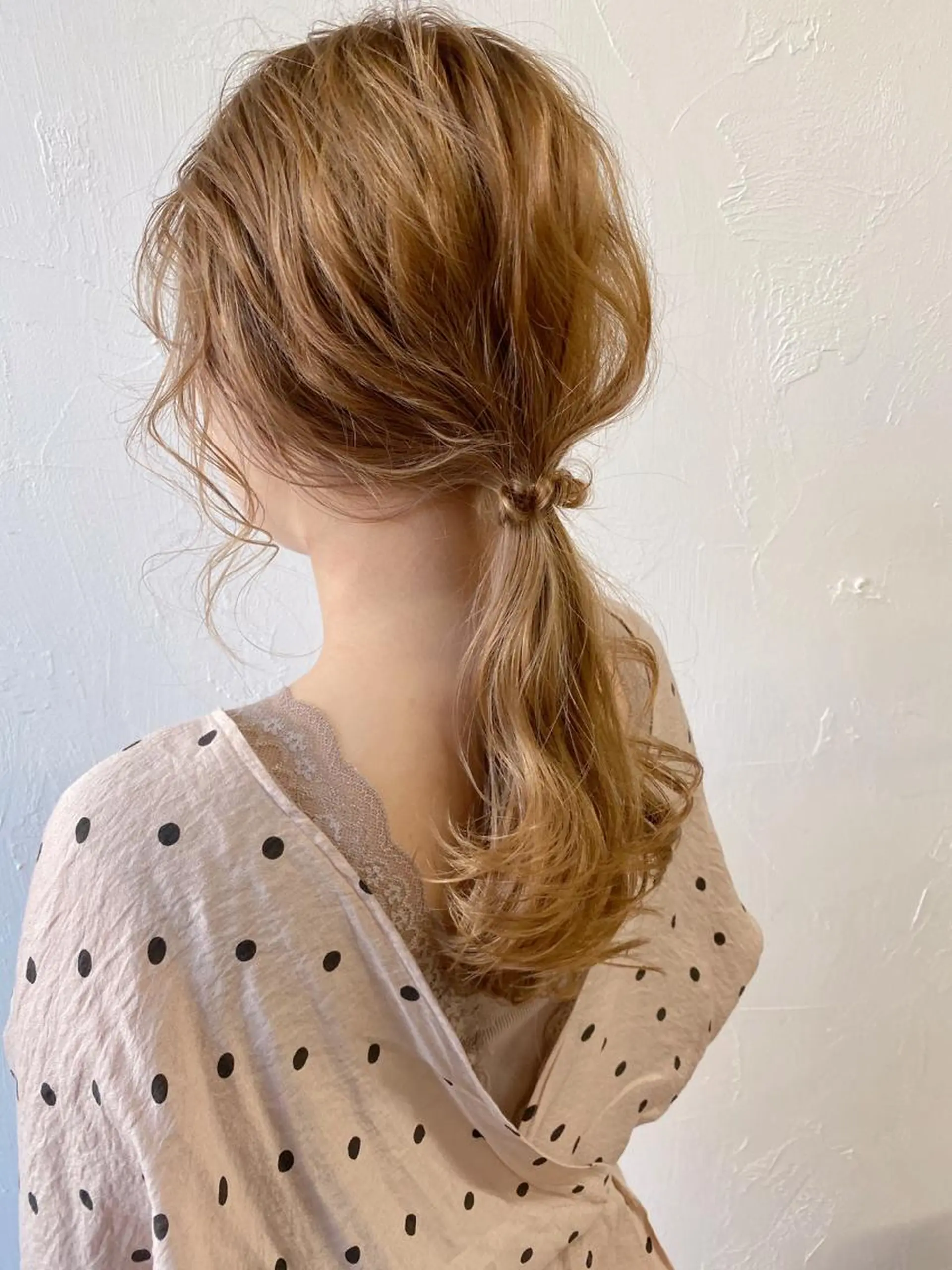 ロング カラー ヘアアレンジ ベージュカラー ブリーチ 透明感カラー ハイライトカラー ペールベージュ 神原 ありさのマツエク・マツパデザイン