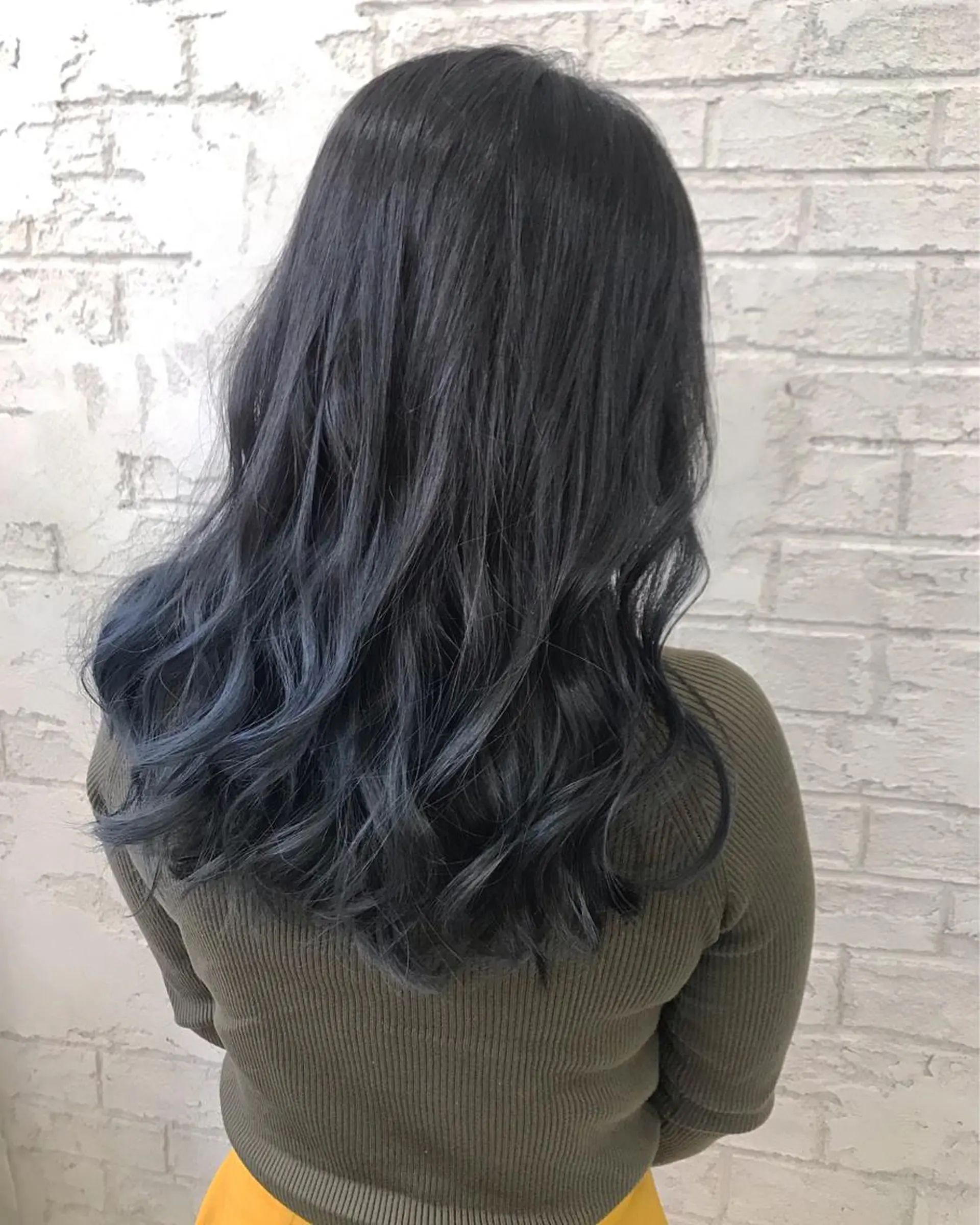 ロング カラー オリーブ/アッシュ やわらか透明感カラーのヘアスタイル