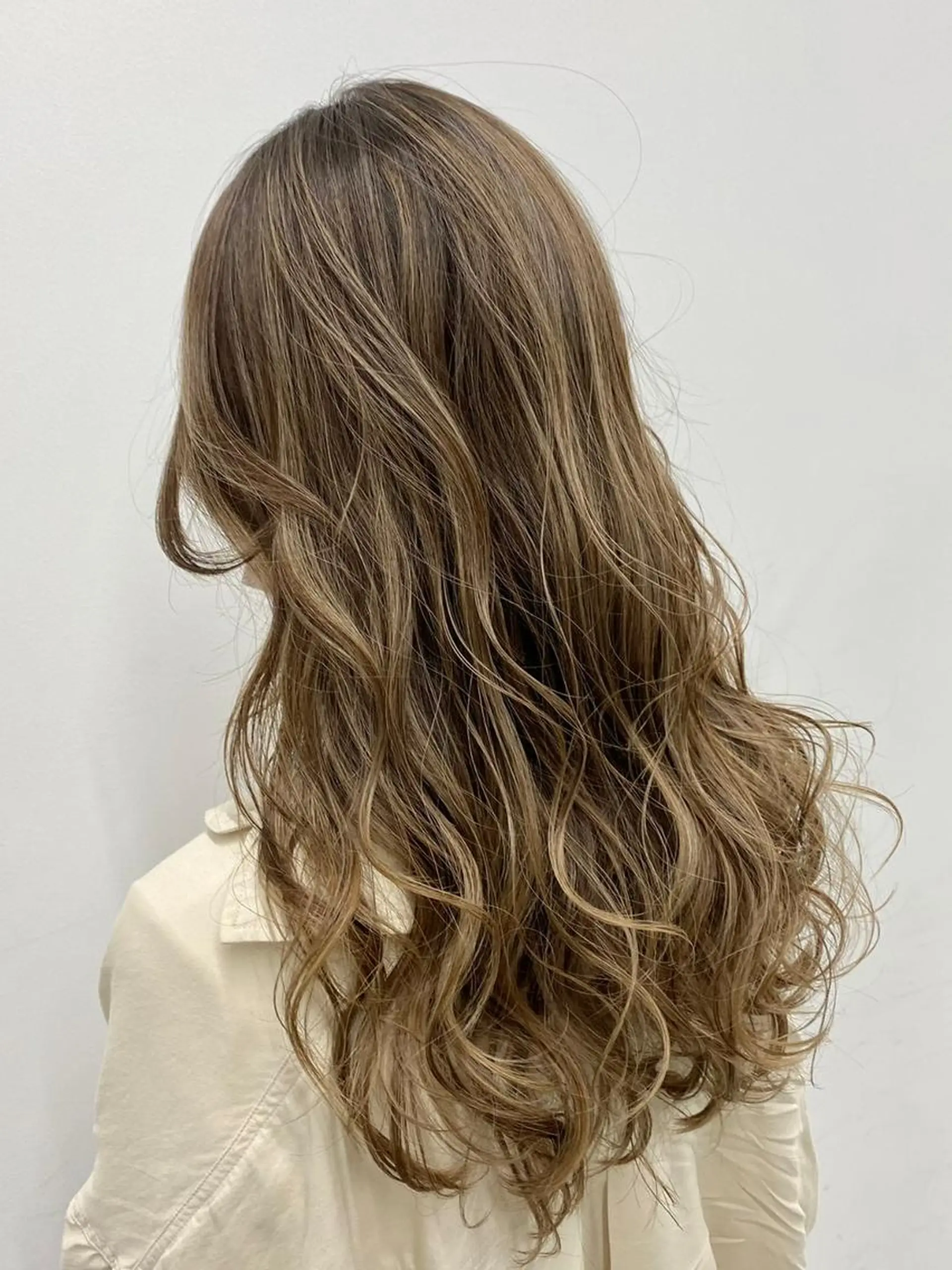 セミロング アッシュ アッシュブラック 公式 Ease by amble luxeのヘアスタイル