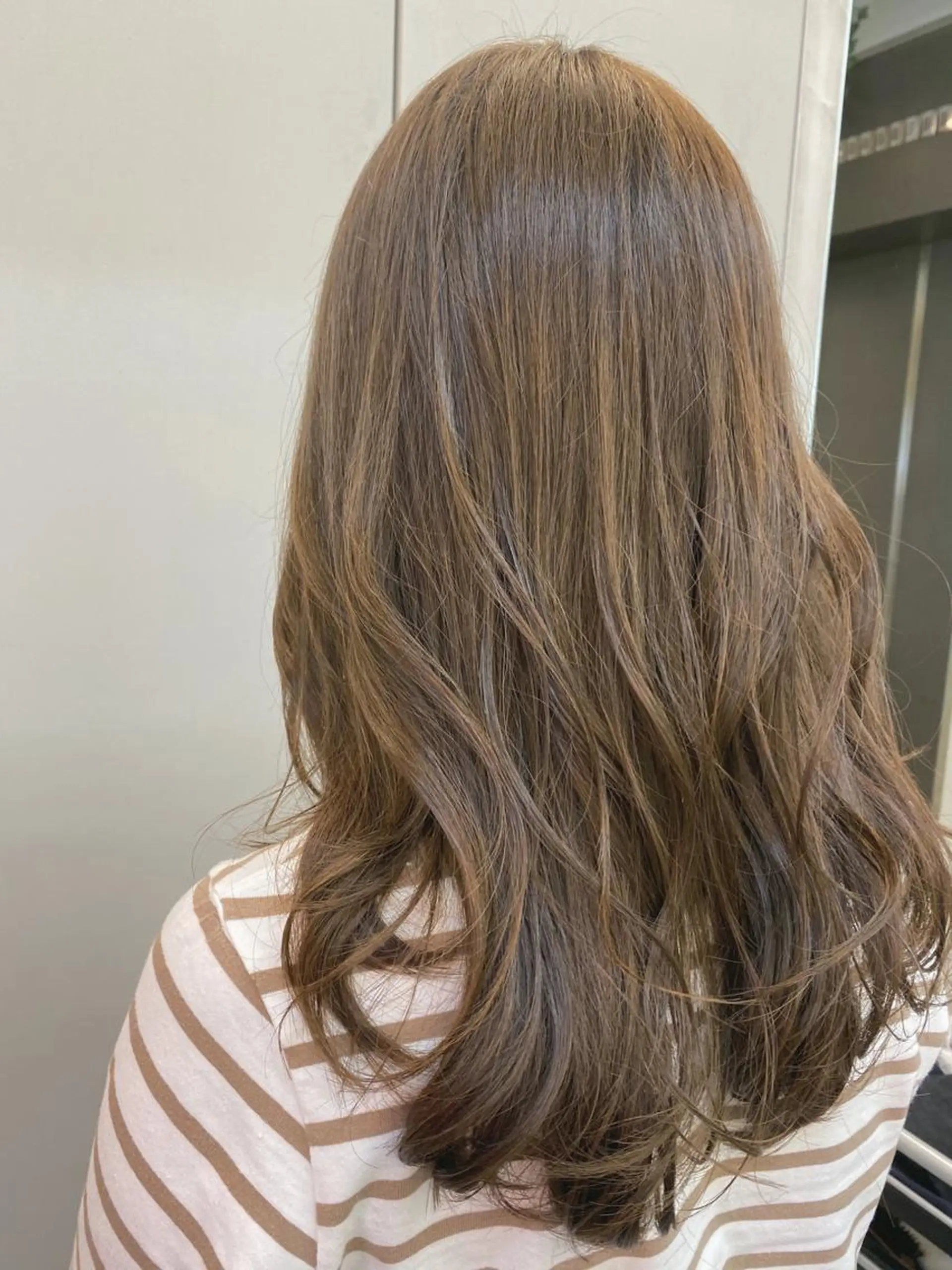 ロング カラー 岡野 静華のヘアスタイル