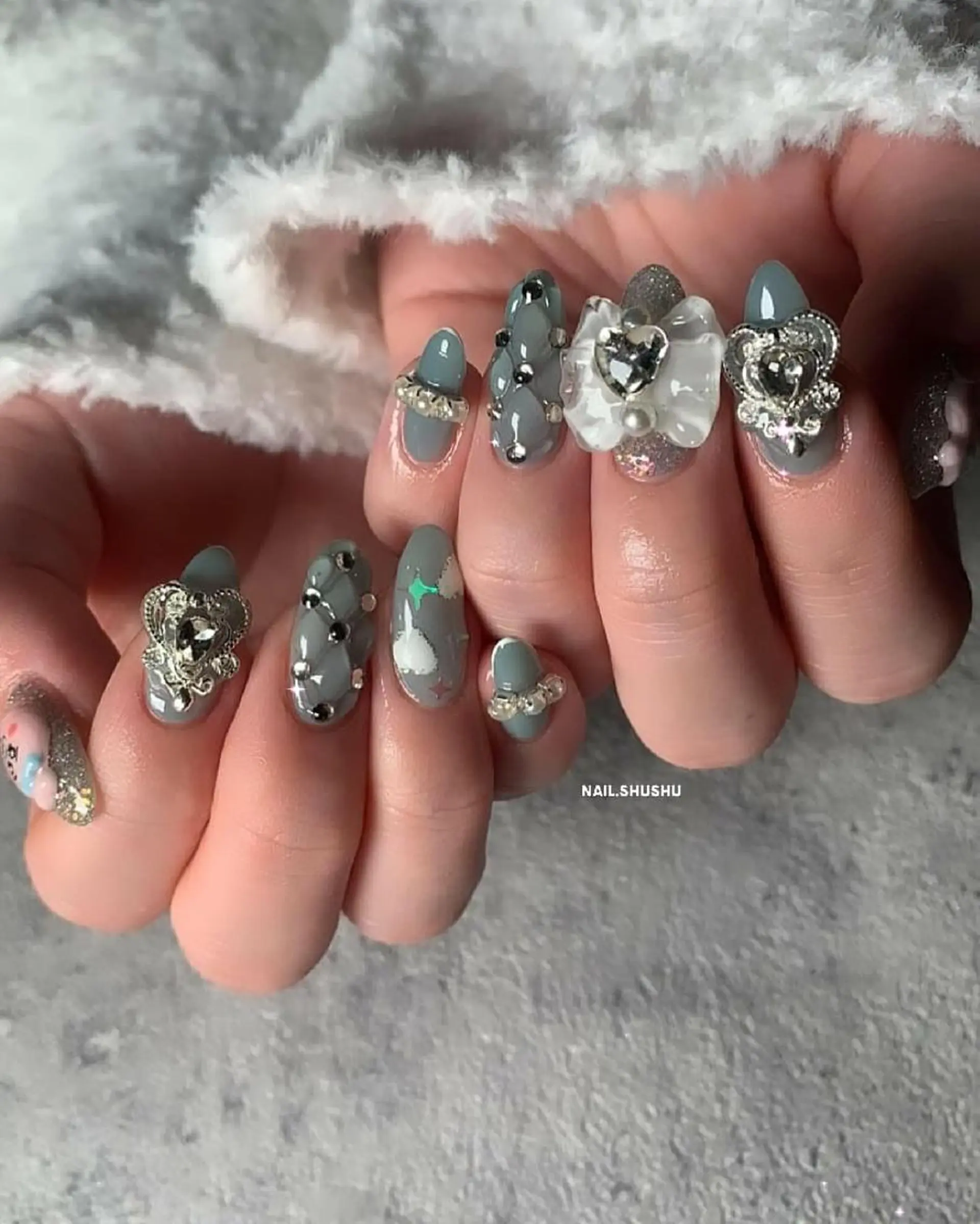 ネイル 持ち込み ニュアンスネイル シンプルネイル 冬ネイル 3dパーツ/流行り 👧shushu❤️のネイルデザイン