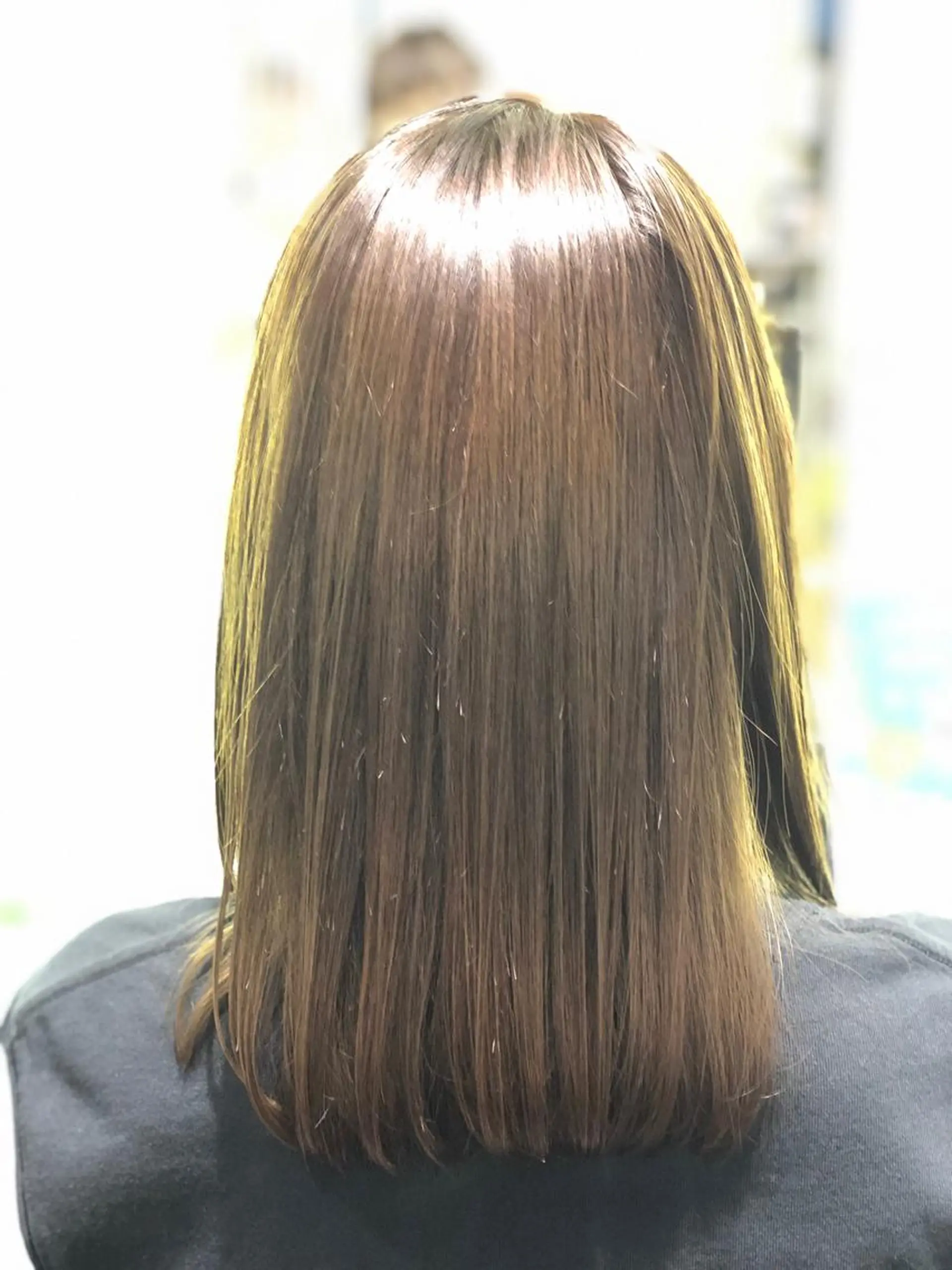 セミロング アッシュ 西山 恵太郎のヘアスタイル