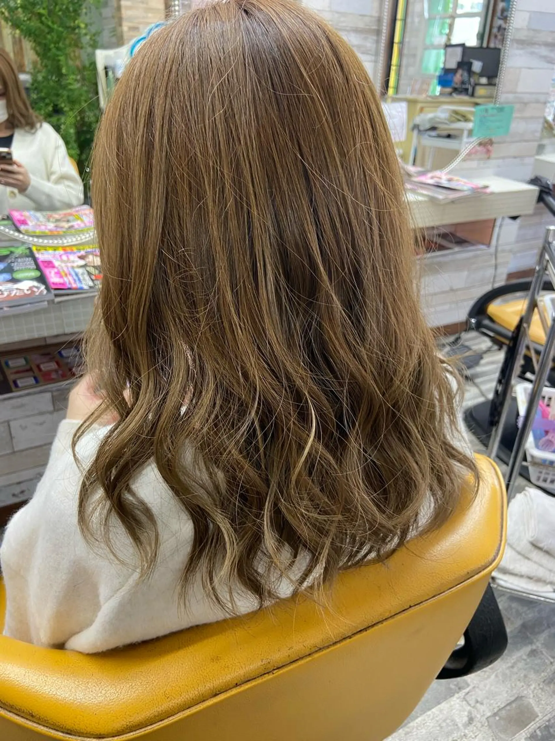 セミロング カラー ブリーチ ハイトーンカラー ブリーチなしカラー 大坪 拓斗のヘアスタイル