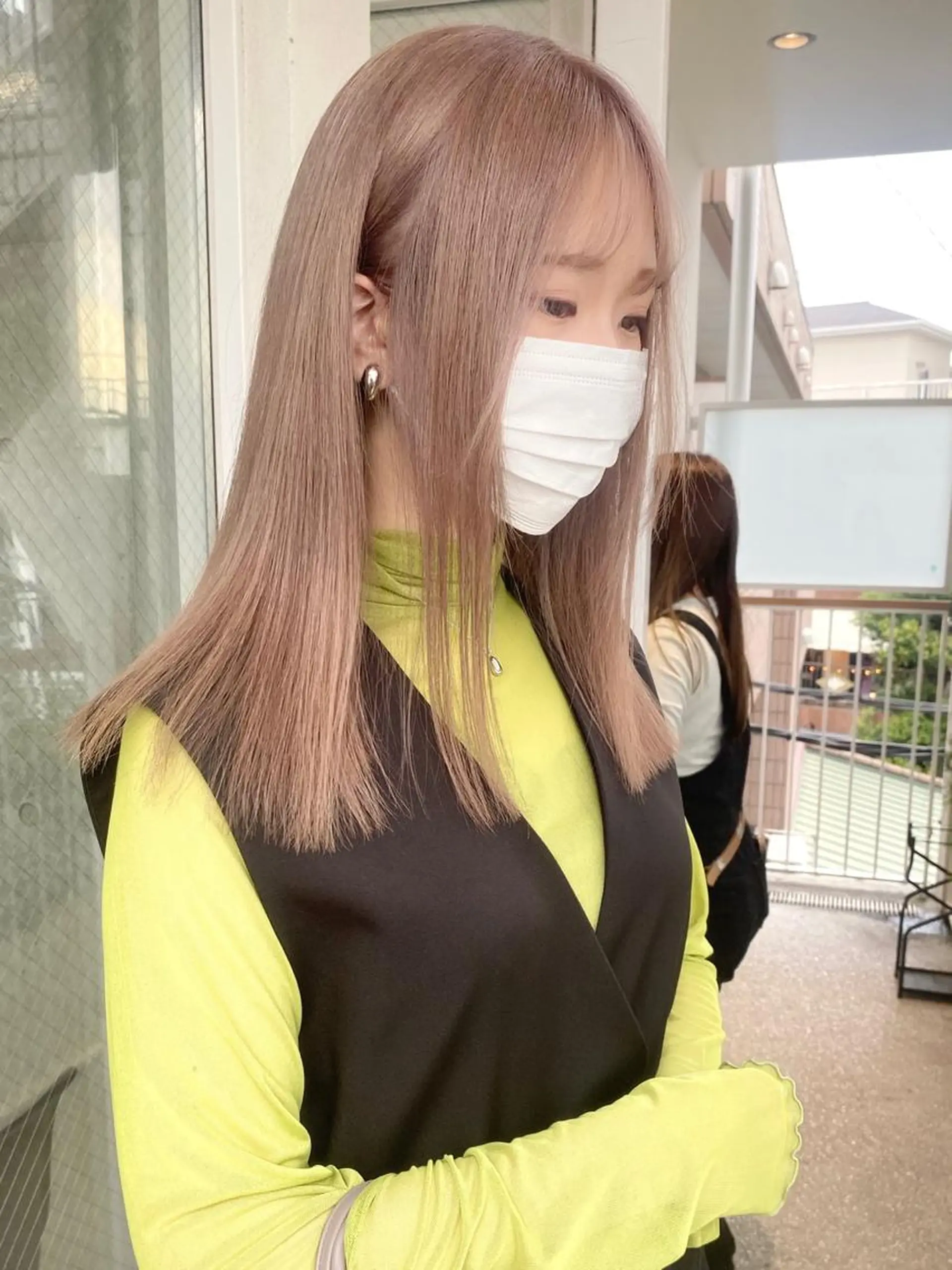 セミロング カラー ヘアアレンジ ベージュカラー ブリーチ ケアブリーチ ダブルカラー ハイライトカラー 🌷FUKA🌷 まろやかハイトーンのヘアスタイル