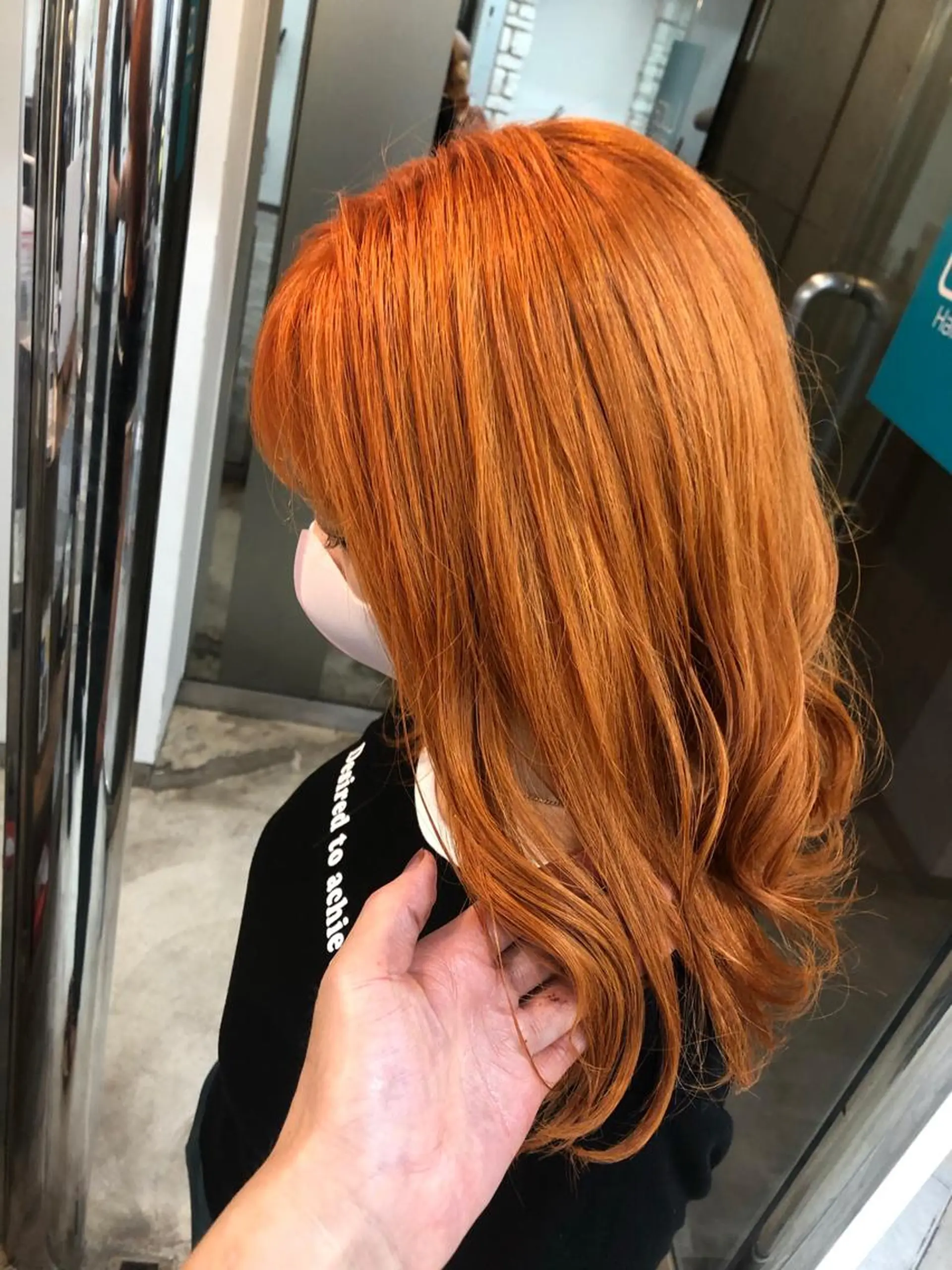 ミディアム 艶髪/ハイトーン Sherryのヘアスタイル