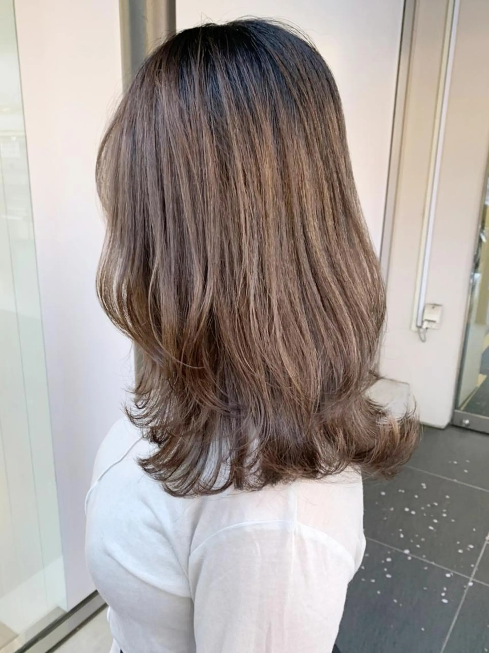 ミディアム パーマ カラー ヘアアレンジ グレージュ ITbyALBUM 中野店のヘアスタイル