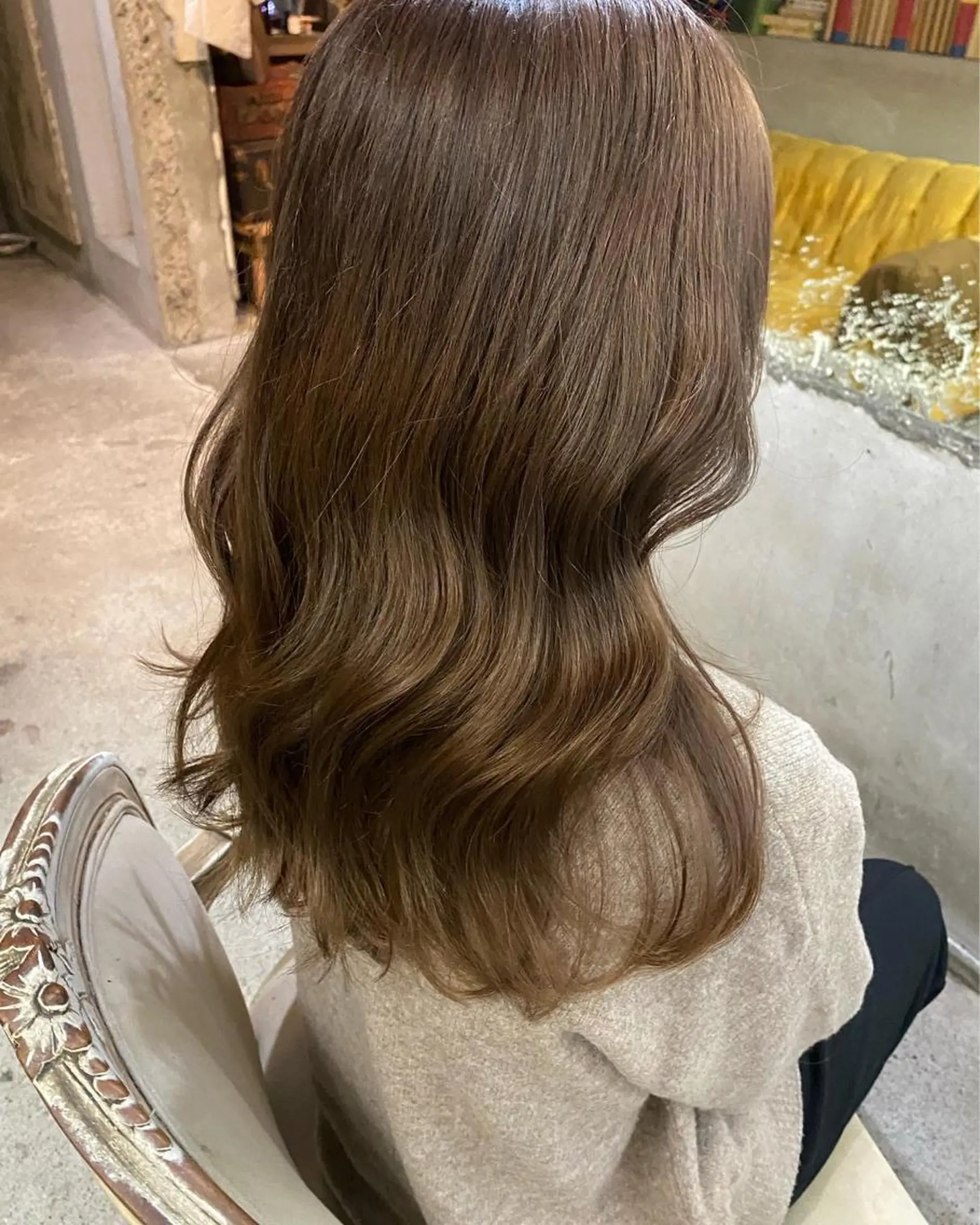 ミディアム カラー ベージュカラー ブリーチ グレージュ ミルクティーベージュ ミルクティーグレージュ レイヤー/グレージュ 🤍奥開梨恵のヘアスタイル