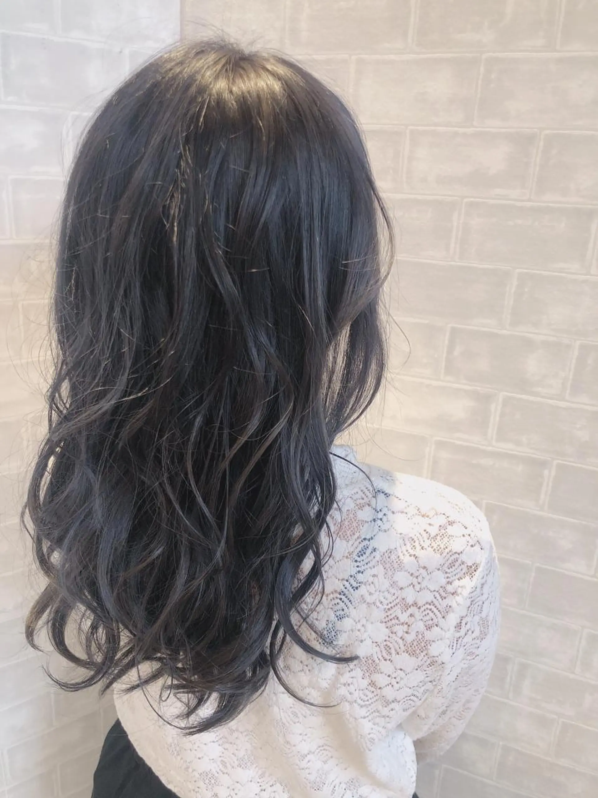 セミロング カラー ヘアアレンジ アッシュ ブリーチ 透明感カラー ラベンダーカラー ラベンダーアッシュ 久保田 茜のヘアスタイル