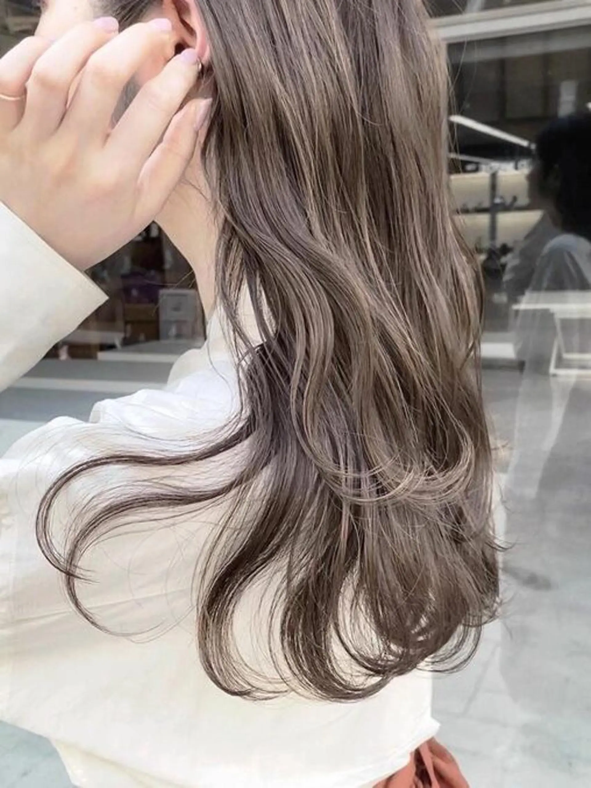 ロング カラー ベージュカラー 透明感カラー グレージュ 臺 佳連のヘアスタイル