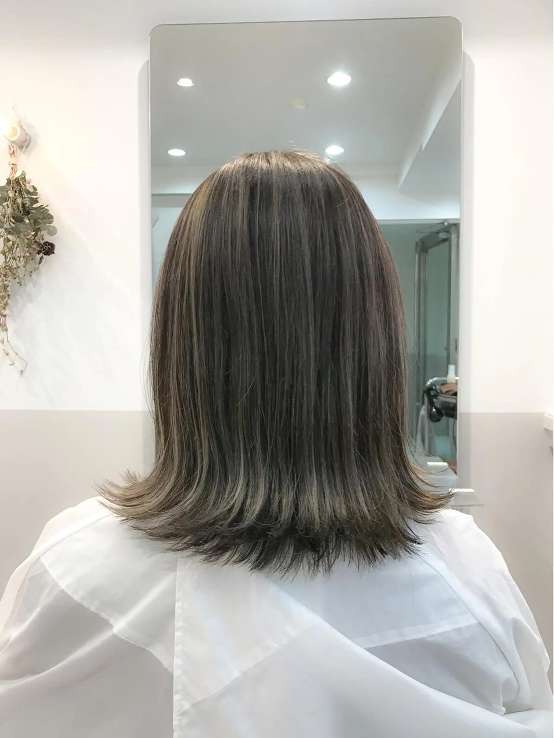ミディアム オカダ ノゾミのヘアスタイル