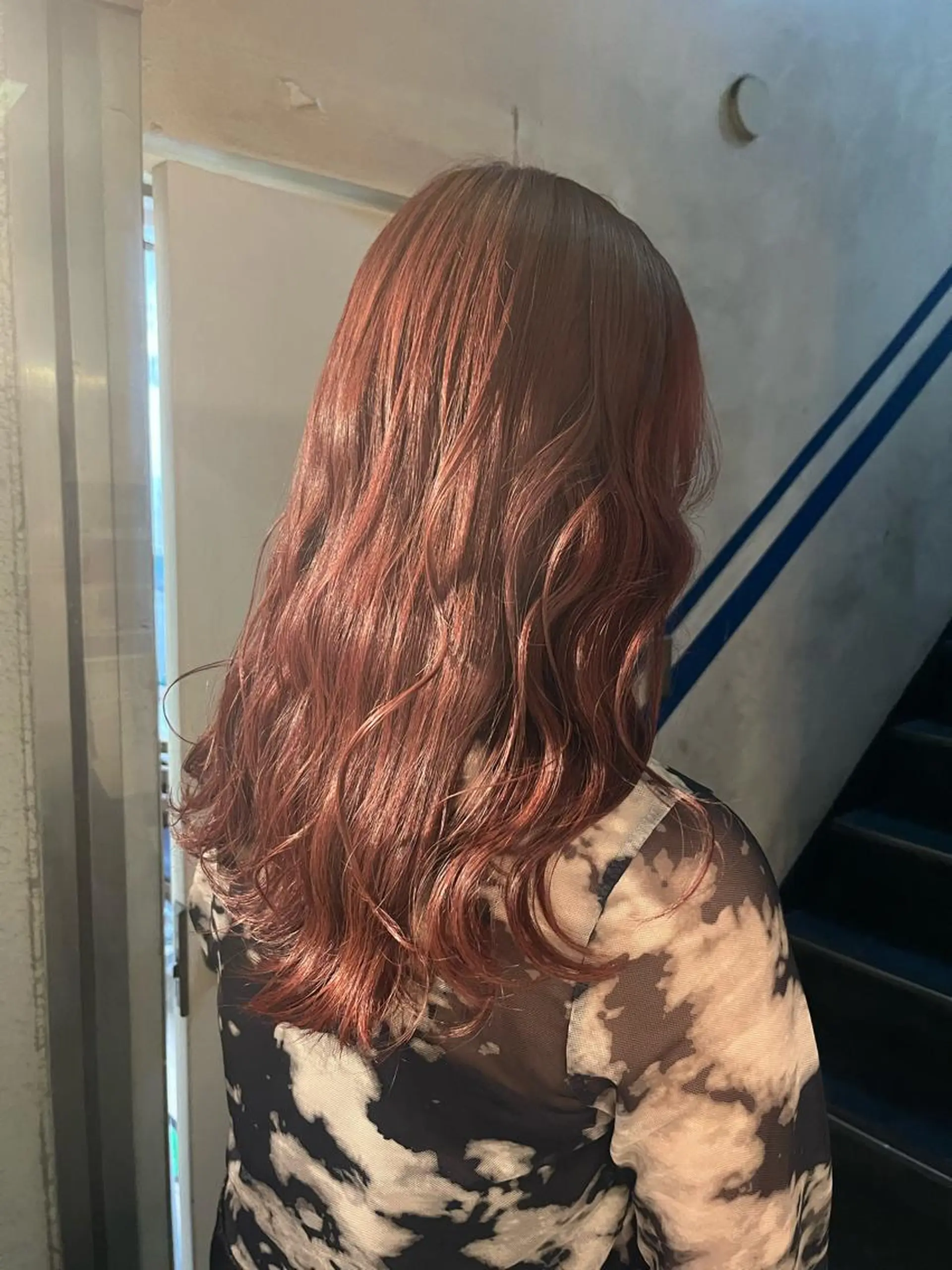 ロング カラー レッドカラー 艶髪/ハイトーン/ ヘアセット/モエノのヘアスタイル