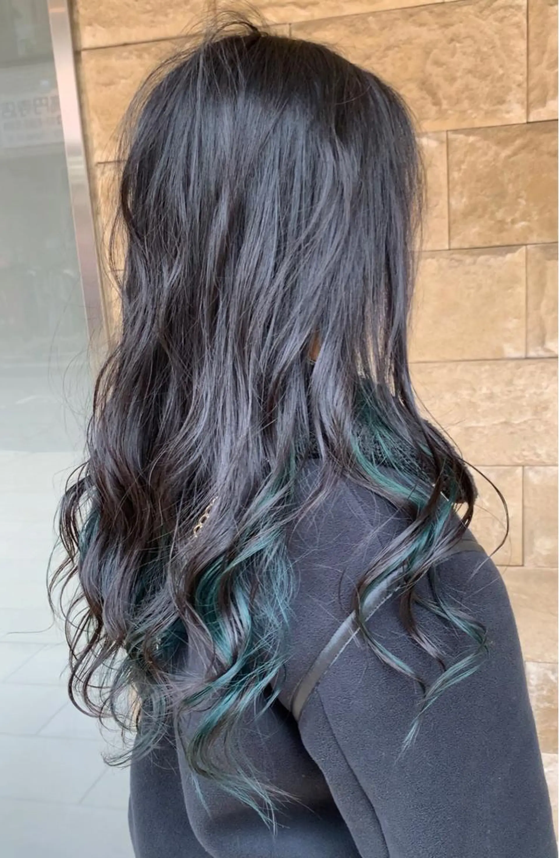 ロング 美髪ストレート AOYAGIのヘアスタイル