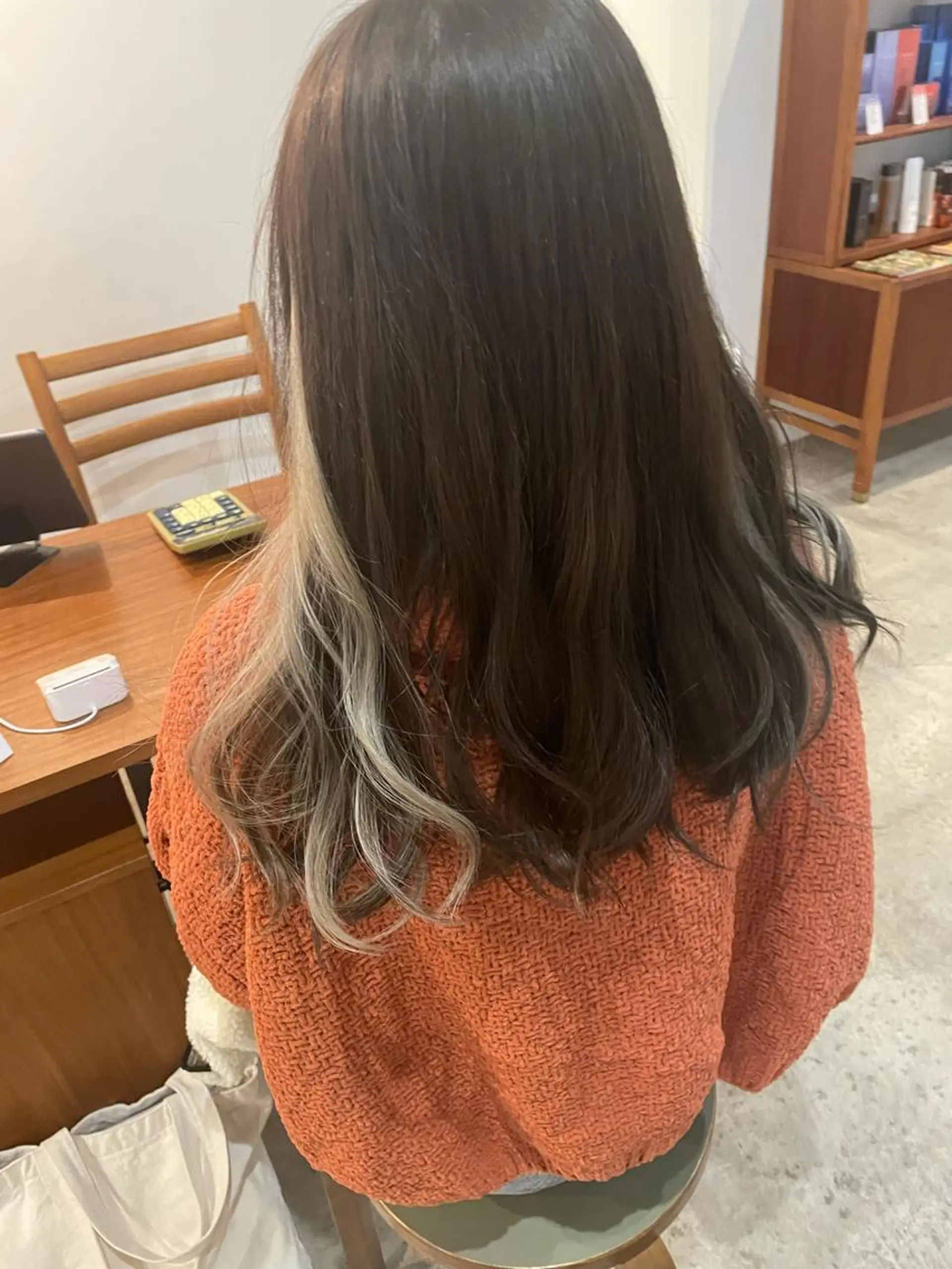 セミロング カラー ブリーチ イヤリングカラー グレージュ ヘアカラー 中目黒🌼 🌼ハナのヘアスタイル