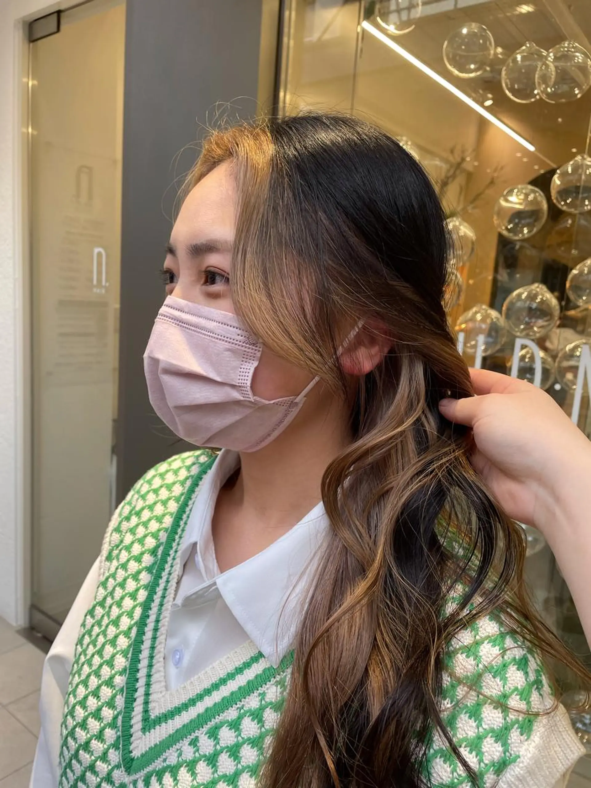 セミロング カラー パーマ ヘアアレンジ ミストバング  フェイスフレーミング 山下 とよかのヘアスタイル