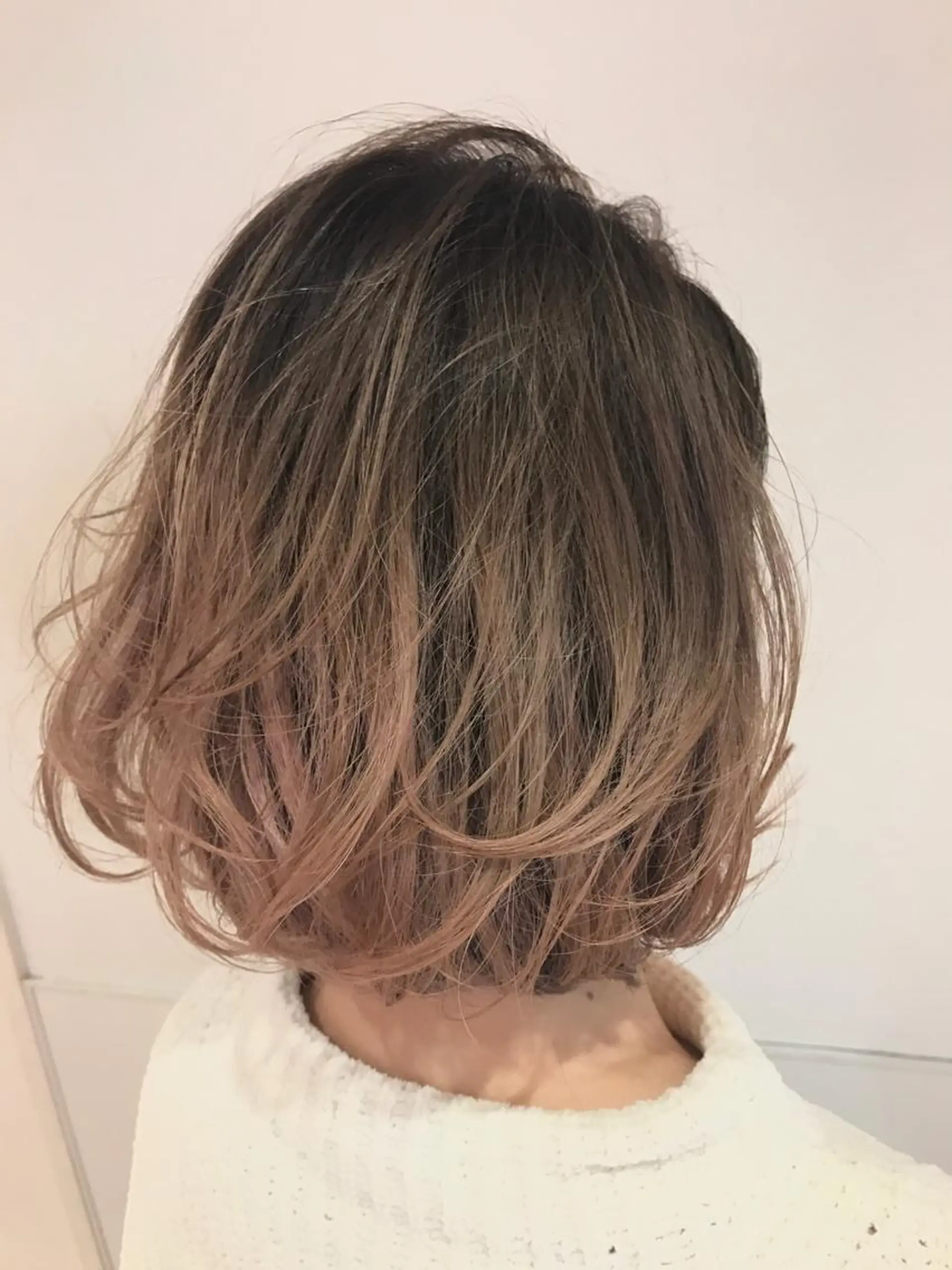 ショート カラー カット ヘアカラー 貝通丸 朱里のヘアスタイル