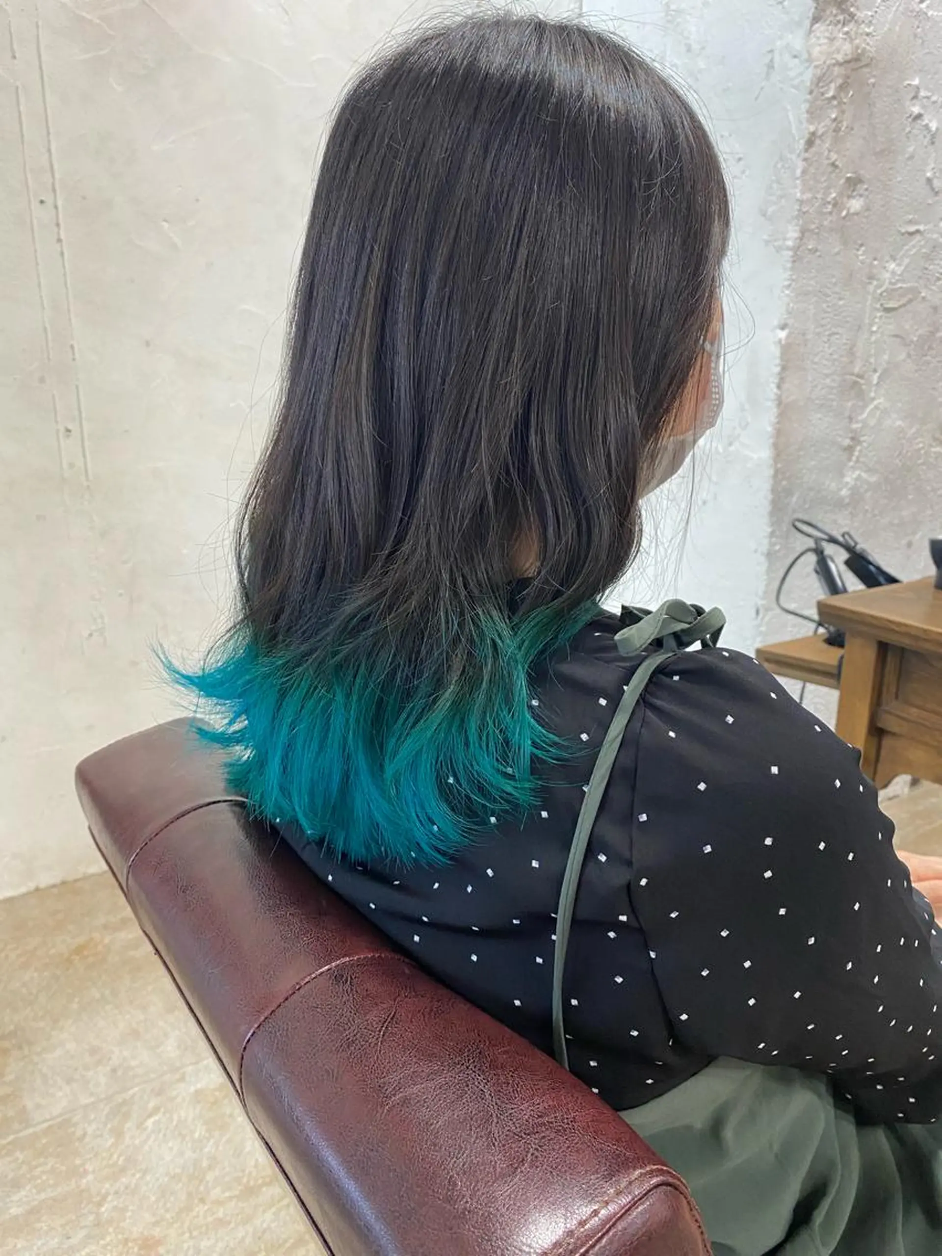 ミディアム カラー ブリーチ ブルーカラー エメラルドグリーン グラデーションカラー ヘアカラー ミニモお気に入り数 No.1宍戸雄弥のヘアスタイル