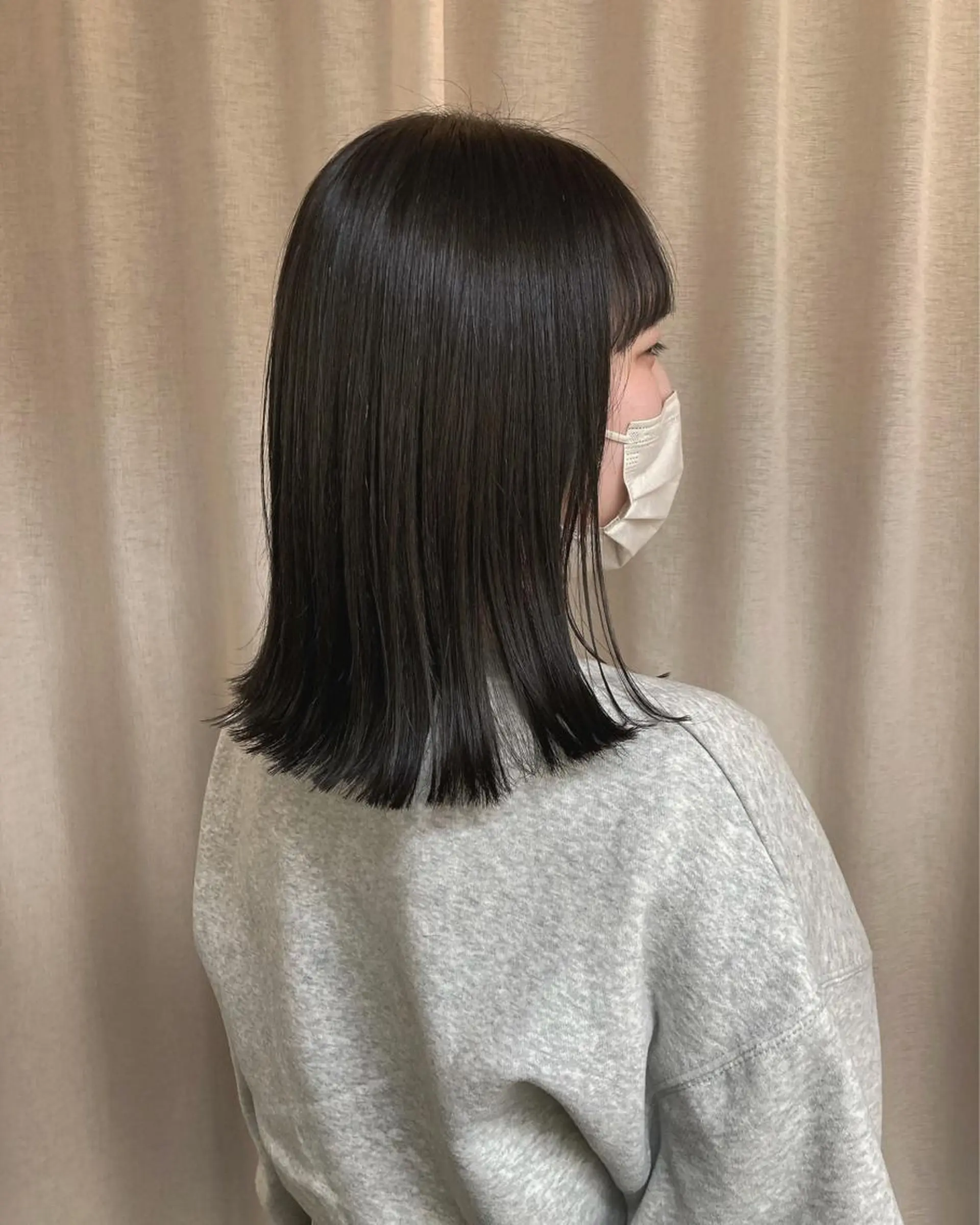 ミディアム カラー グレージュ オリーブグレージュ オリーブグレー カワサキ カエデのヘアスタイル