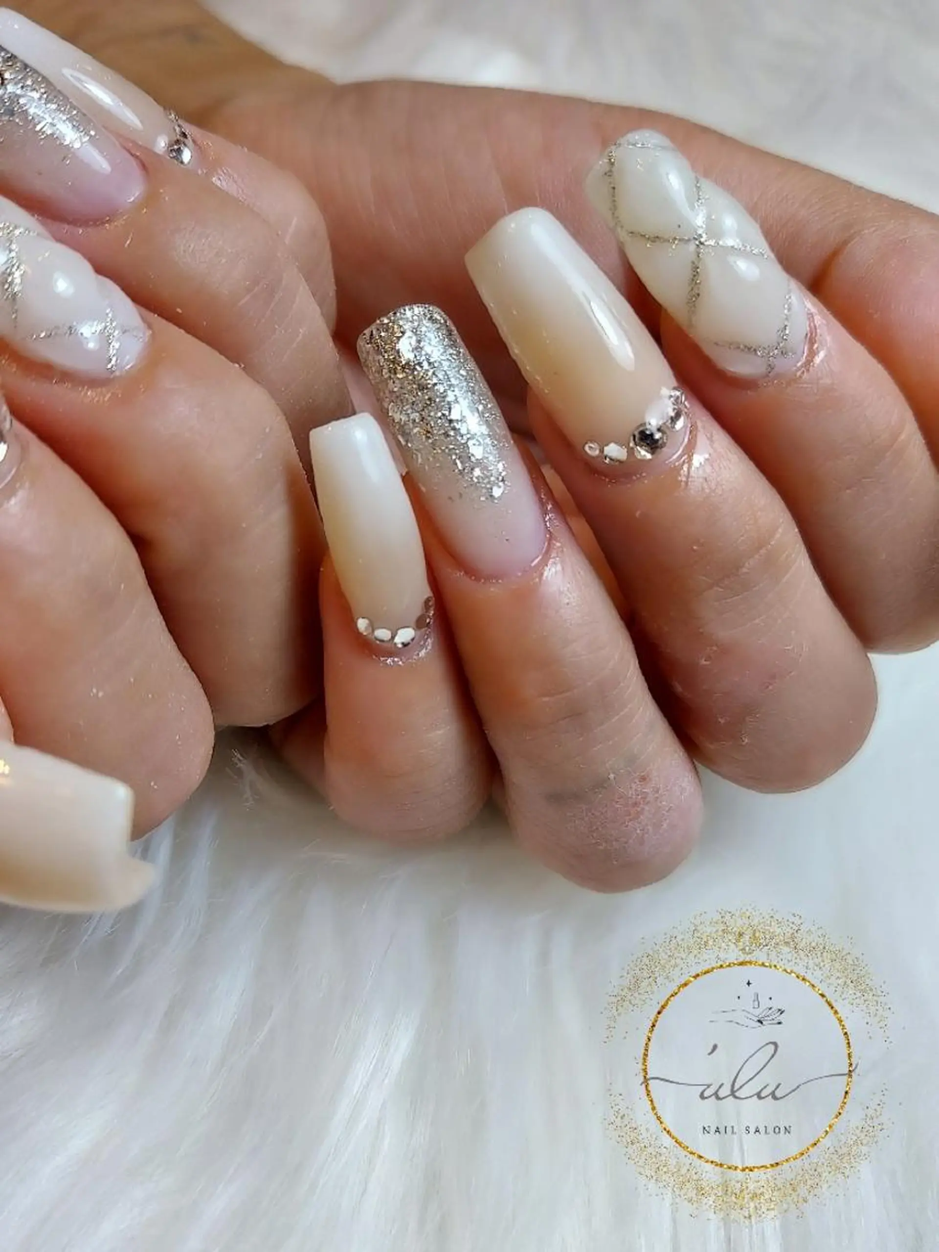 ネイル スカルプネイル ホワイト ハンドネイル Nailsalon 'uluのネイルデザイン