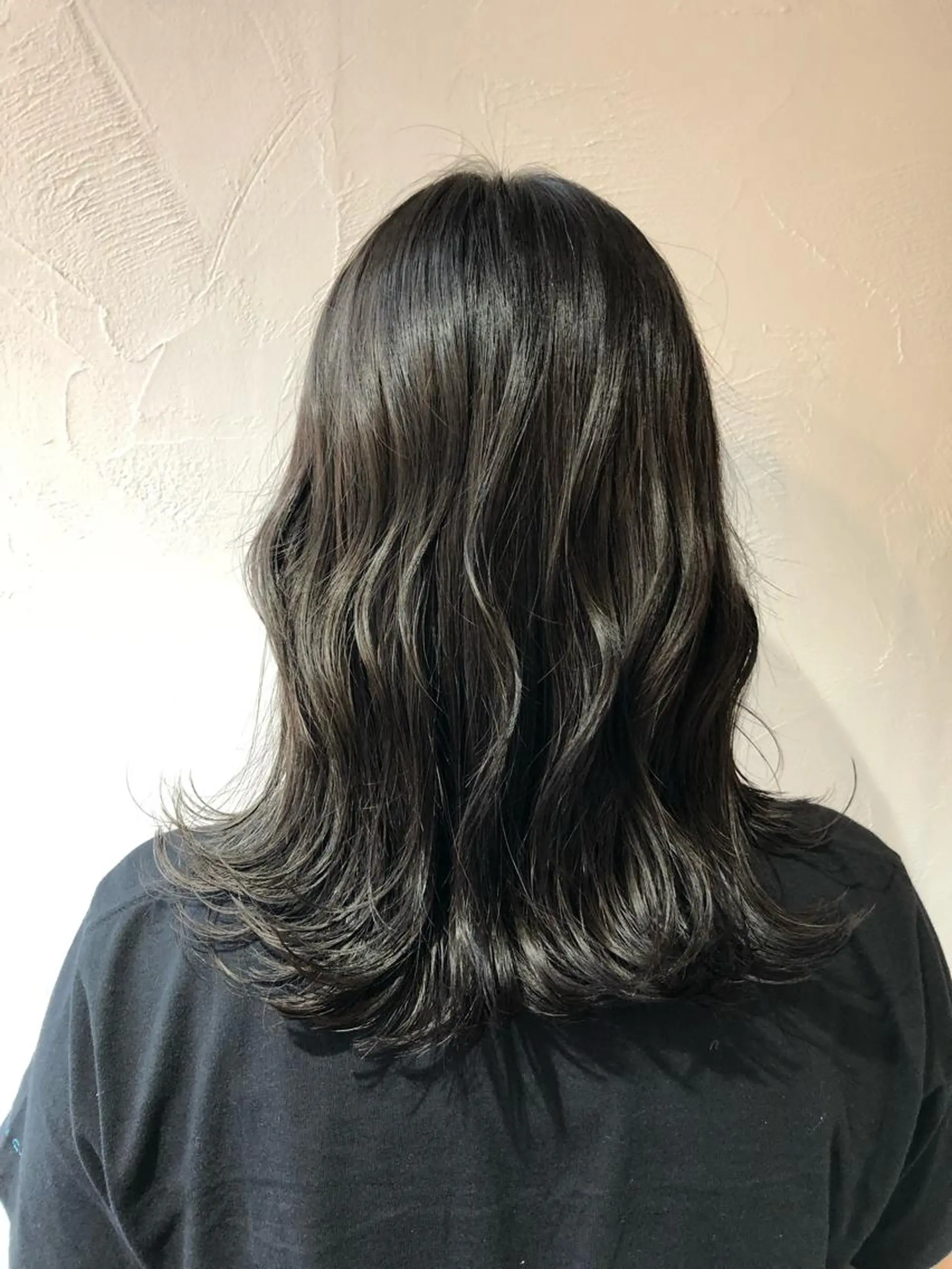 ミディアム カラー グレージュ オリーブグレージュ オリーブグレー ベイリコルド　アトリ 店長　宮城一真のヘアスタイル