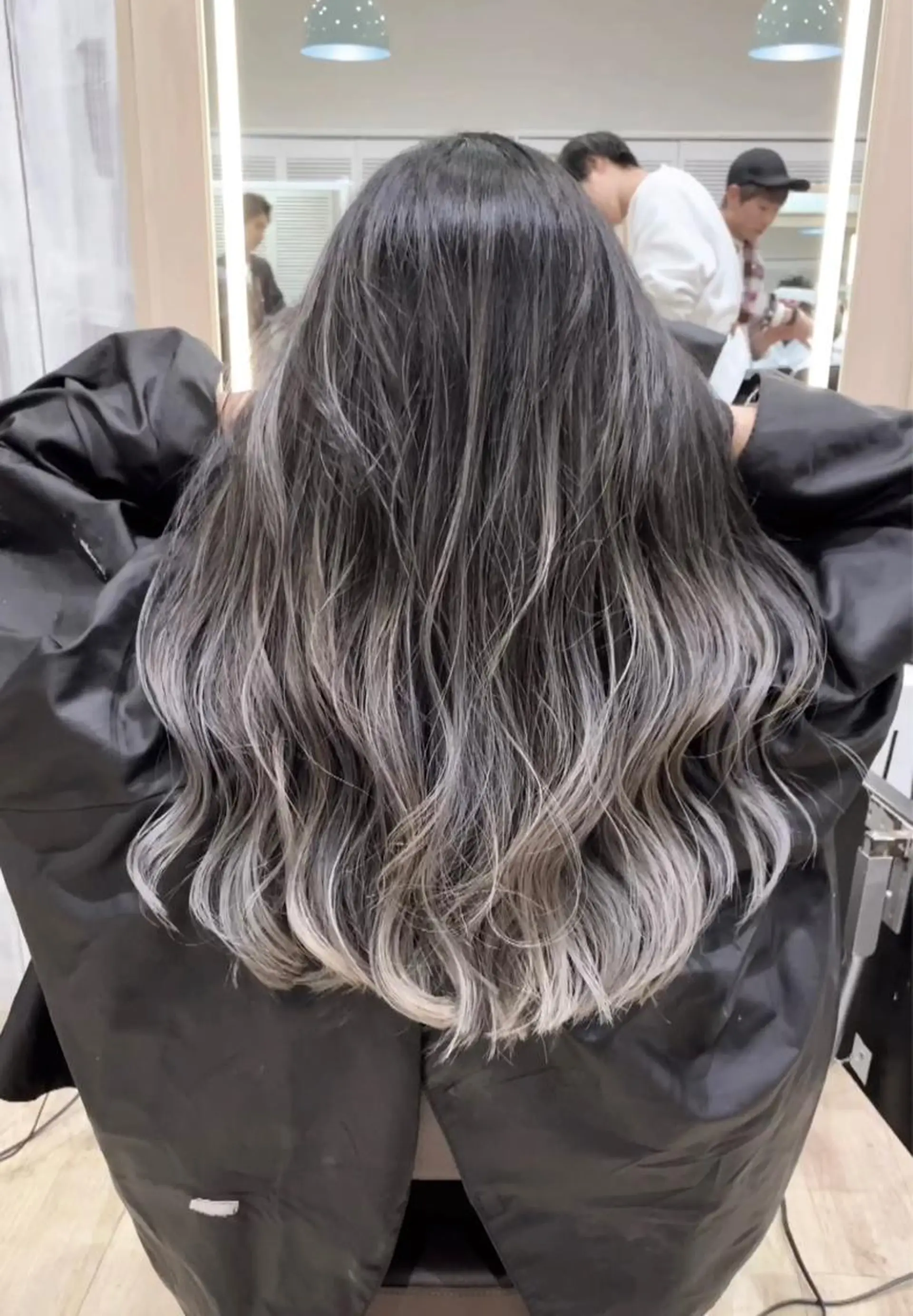 ロング カラー LUSTRE クロサワのヘアスタイル