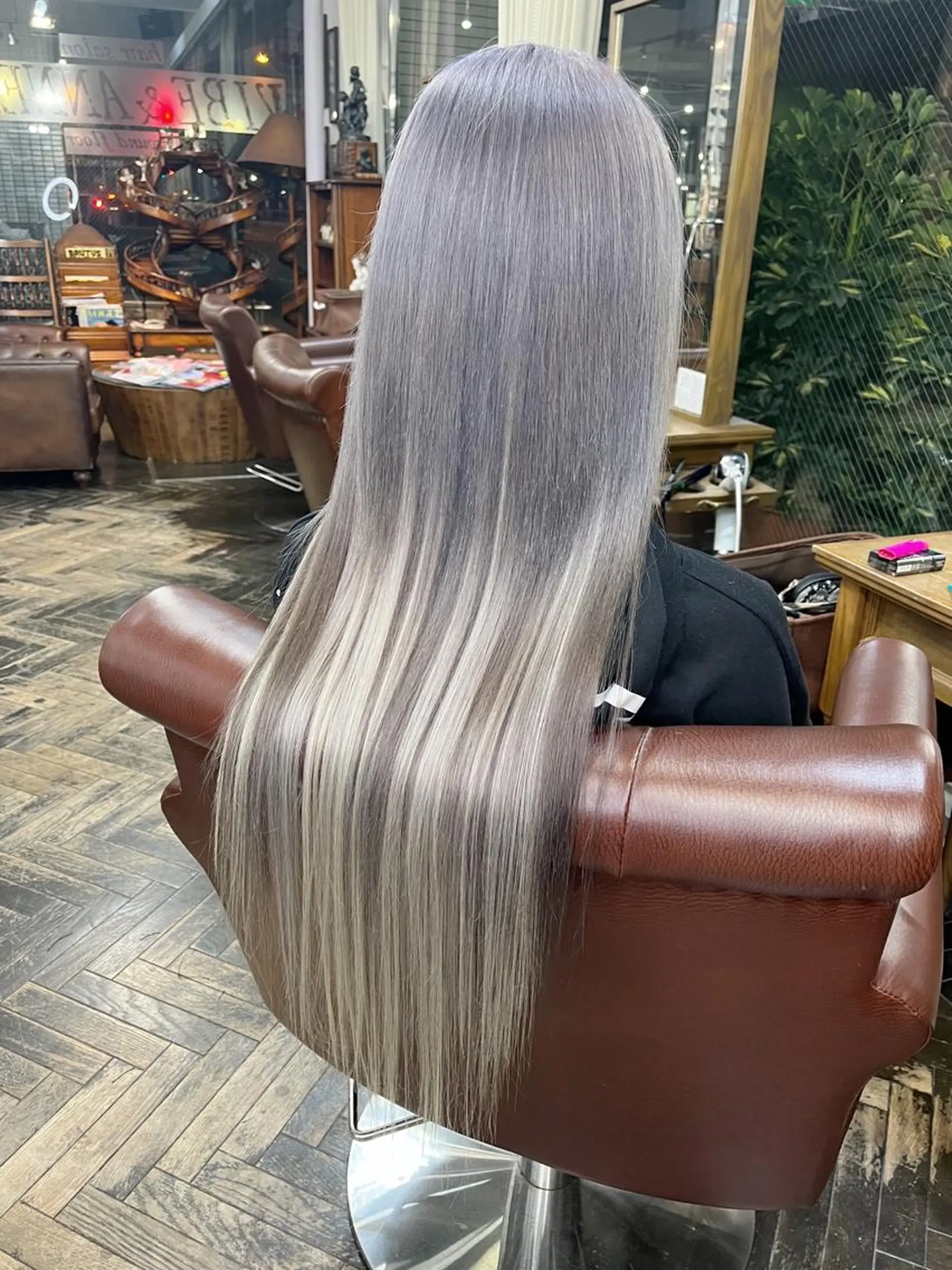 ロング カラー カット ヘアカラー トリートメント モモカ/ハイトーン /バレイヤージュのヘアスタイル