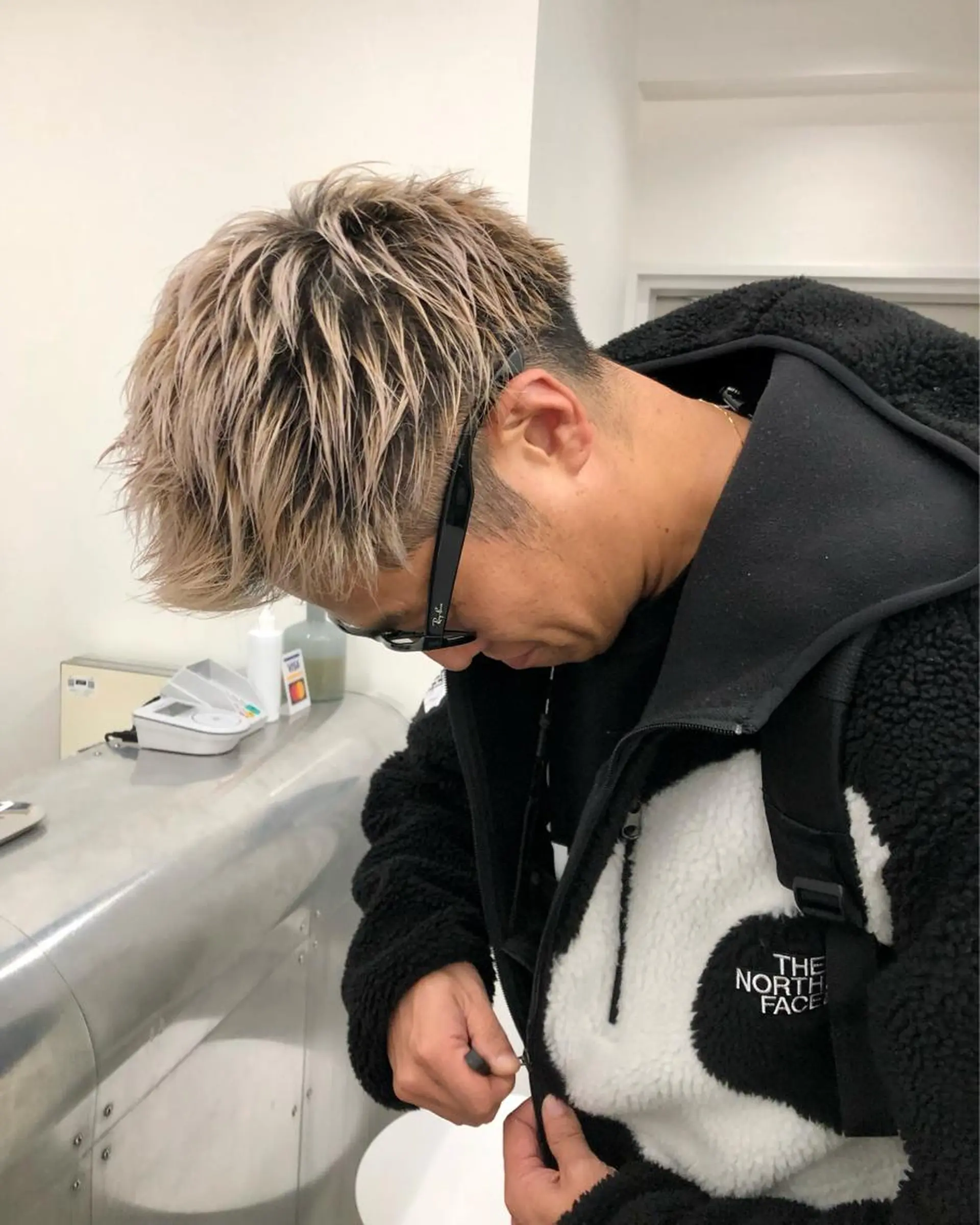 ショート カラー メンズ ショートボブ メンズブリーチ メンズハイライト メンズハイトーン メンズインナーカラー カット ヘアカラー KEPKA ヤマグチ 天神 今泉のヘアスタイル