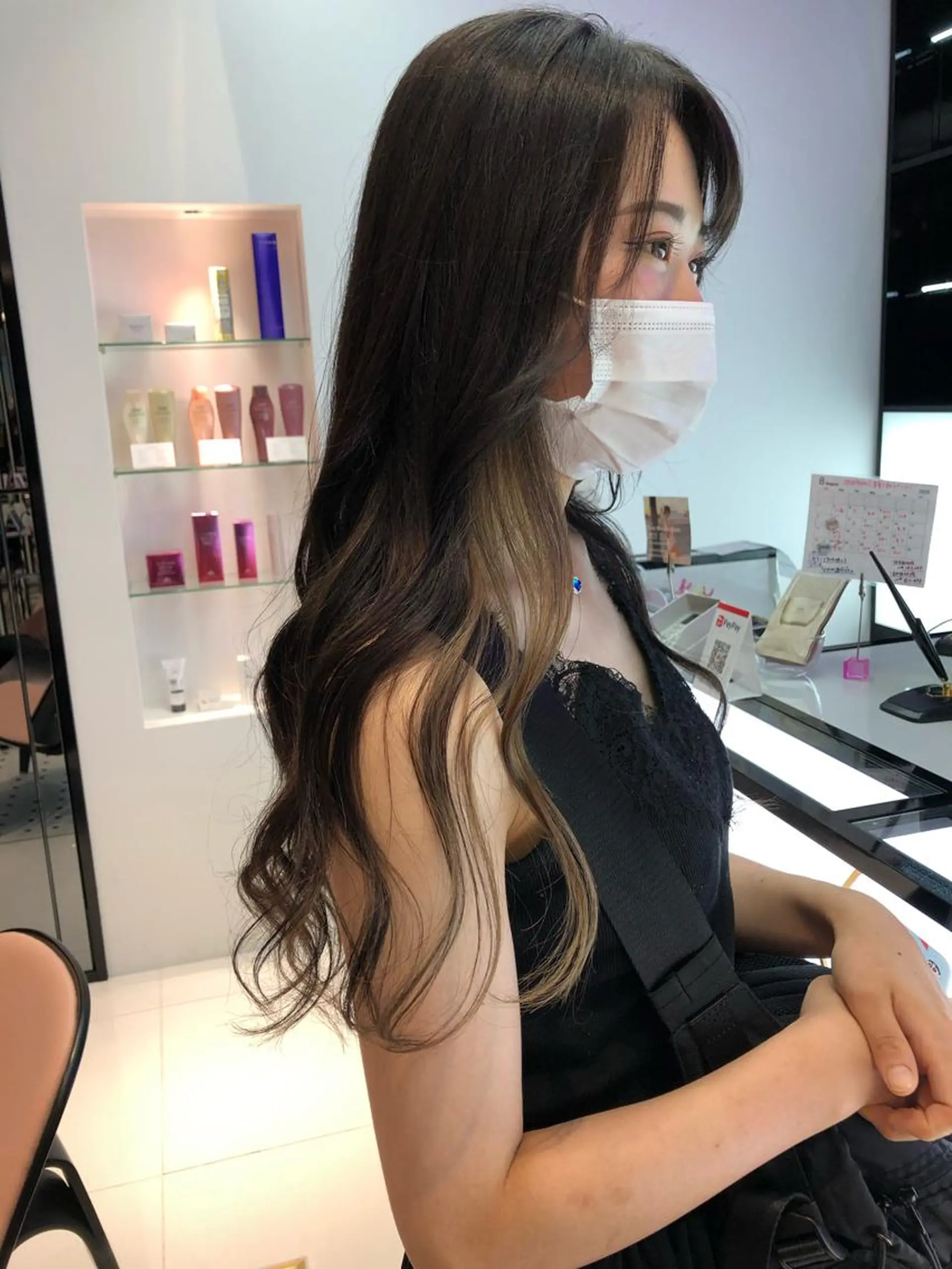 ロング カラー インナーカラー ロング 相川 愛実のヘアスタイル