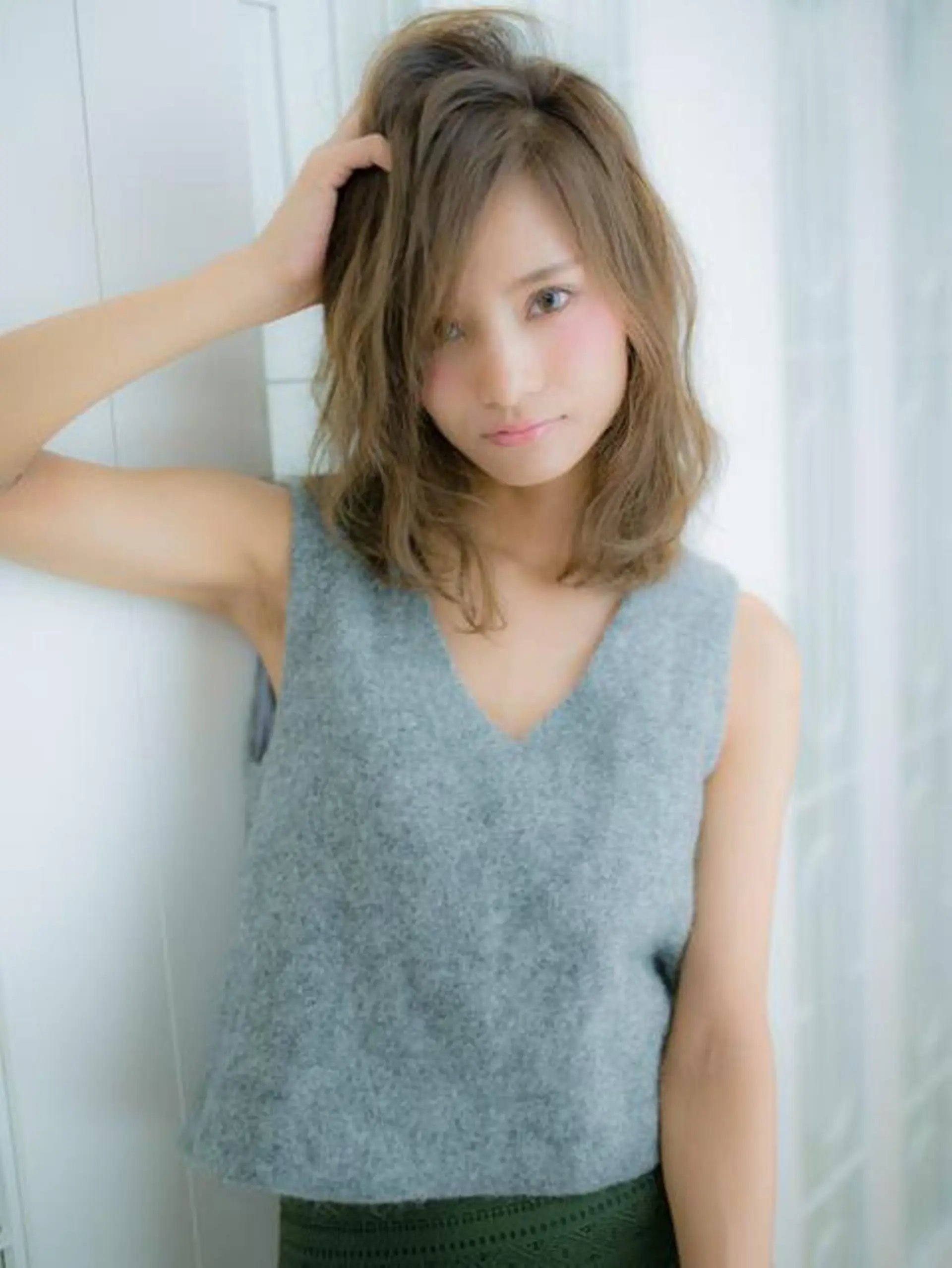 ミディアム カラー イルミナカラー 小濱 秀人のヘアスタイル