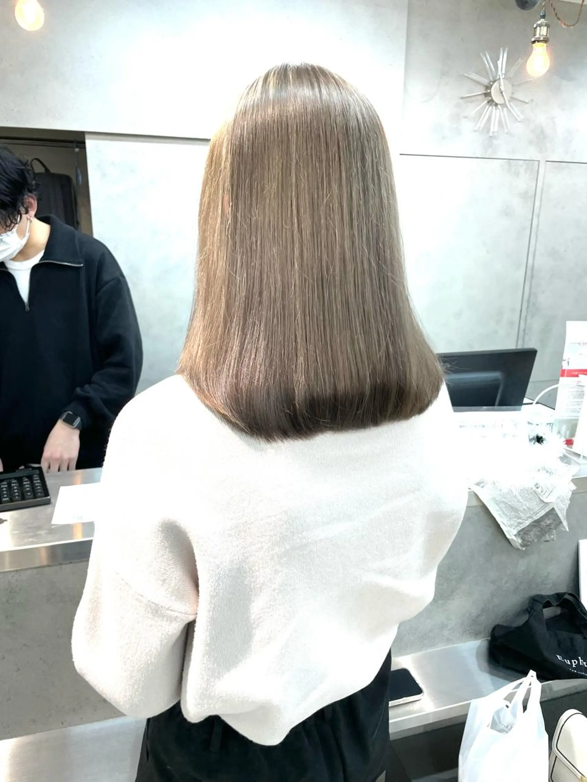 ミディアム カラー ボブ/透明感ベージュ 🫧クルミ🌟のヘアスタイル