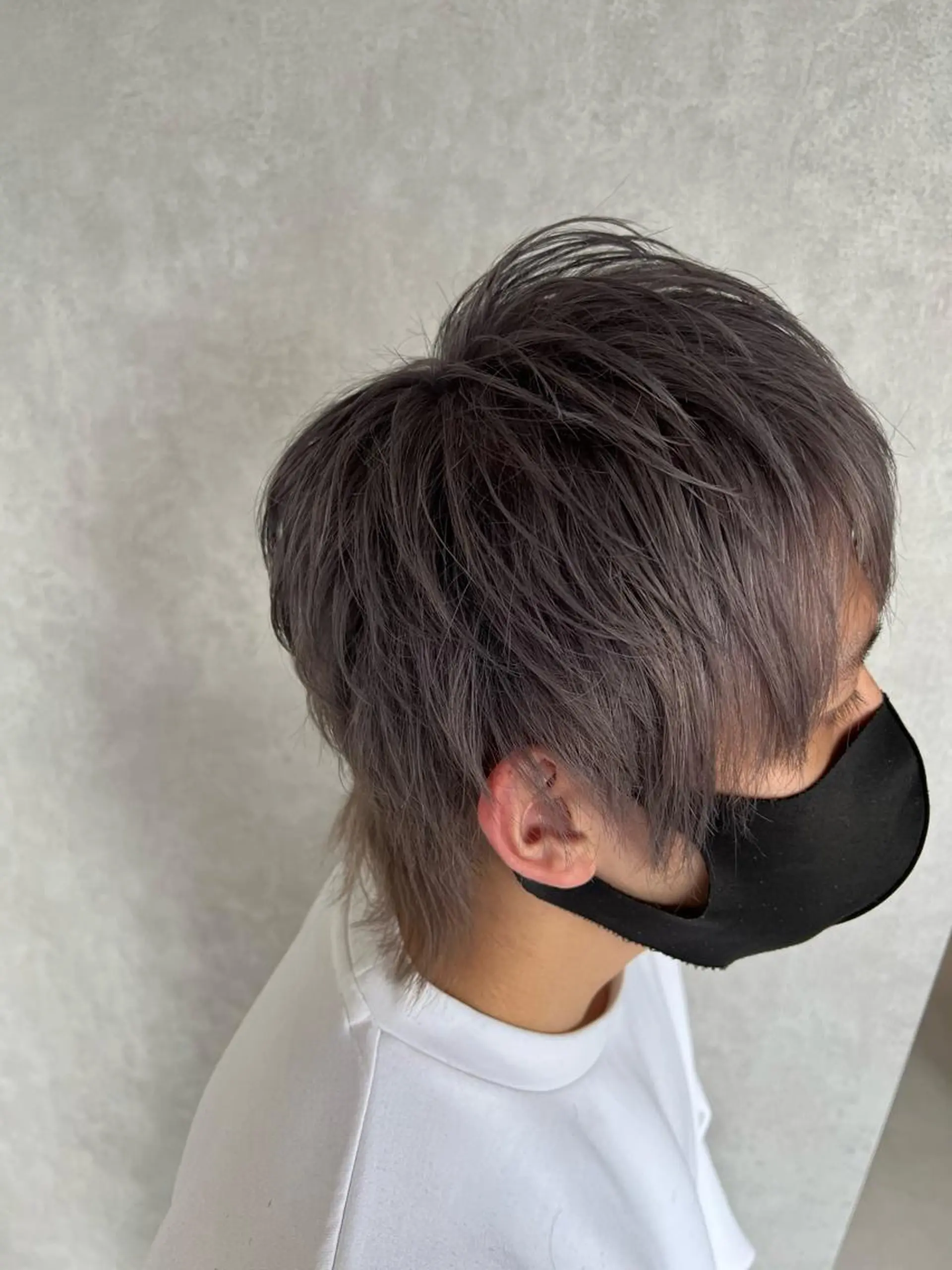 ミディアム カラー シルバー ウルフカット mimiiy梅田 中崎町ハイトーンのヘアスタイル